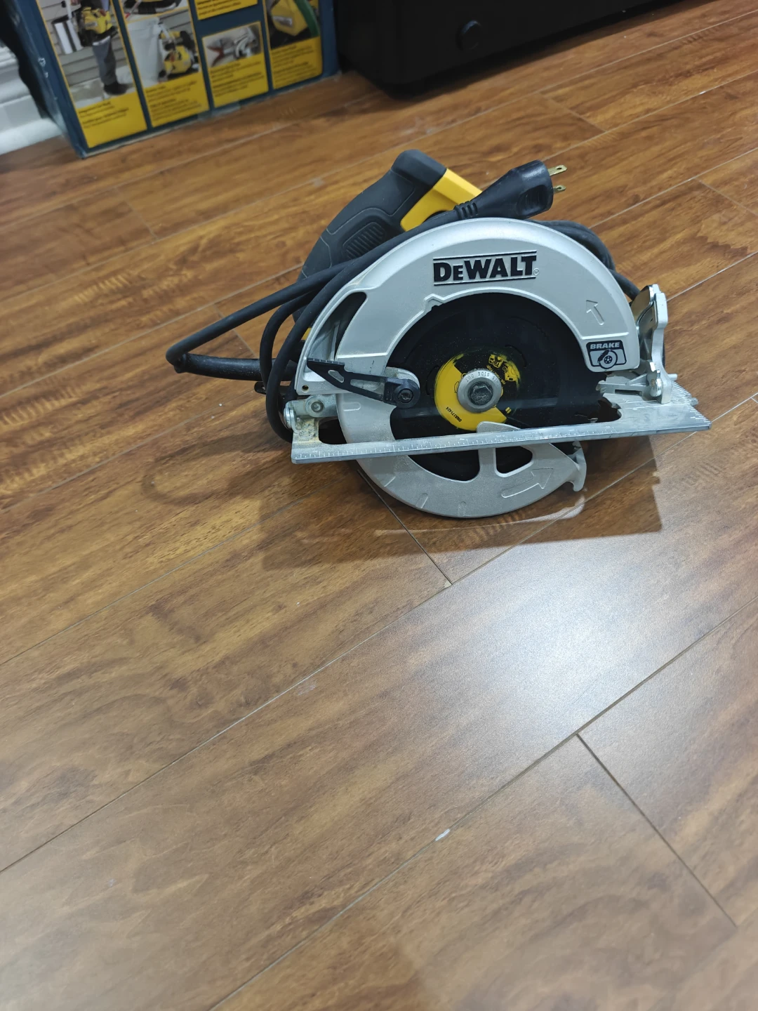 DEWALT DWE575SB 7-1/4 inch Circular Saw - photo 3