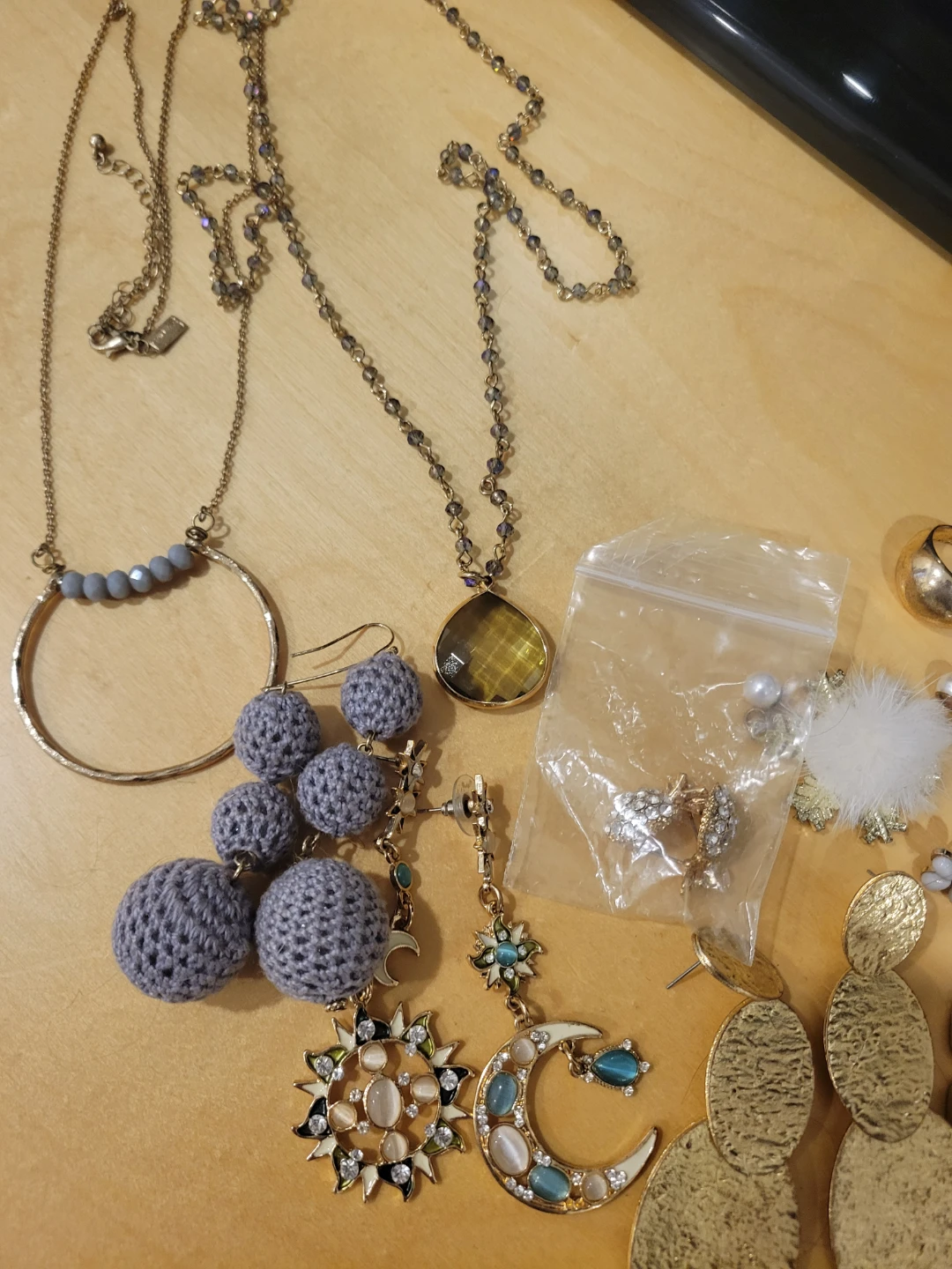 Assorted Fashion Jewelry Collection - photo 2