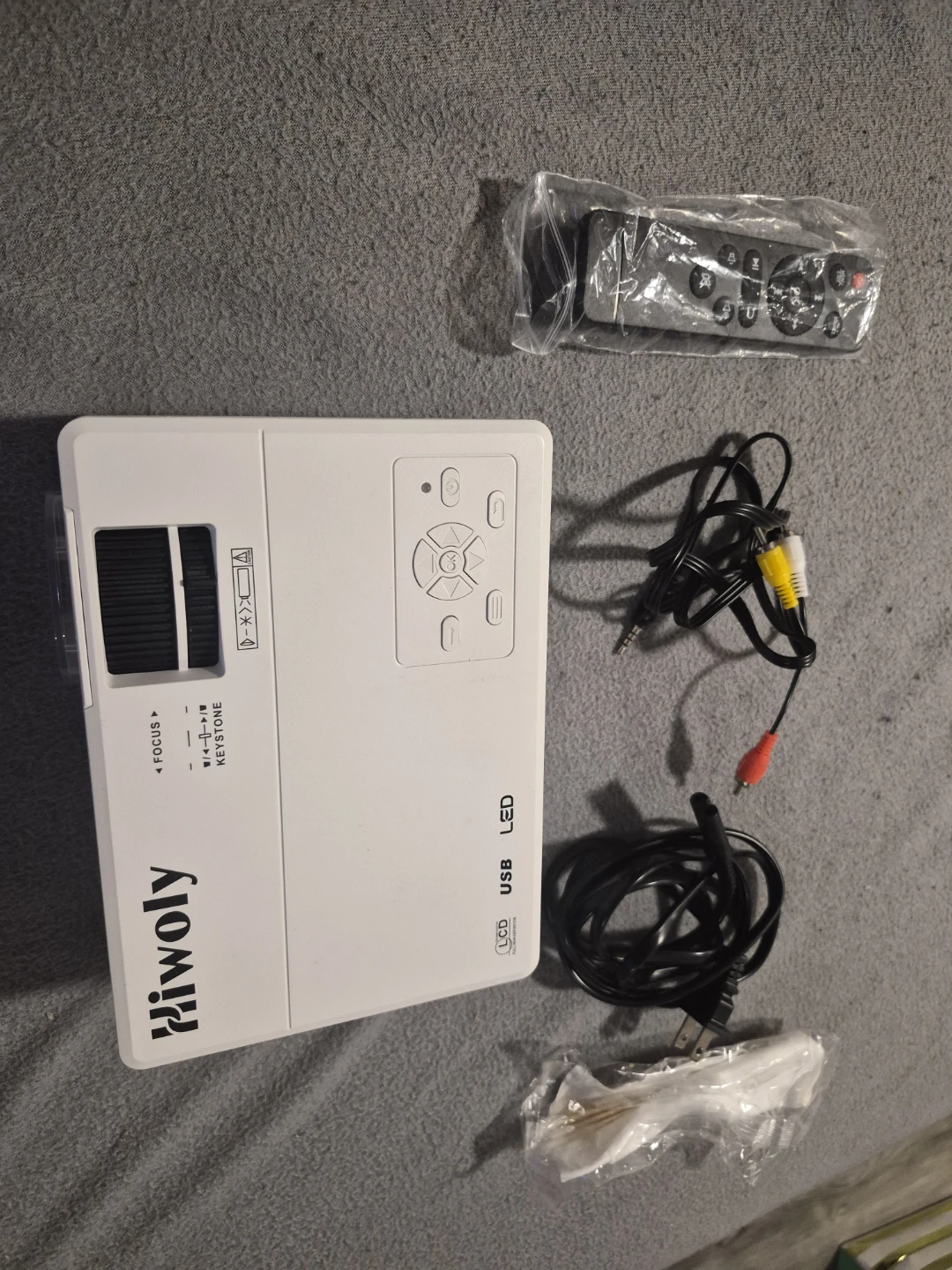 Riwoly LED LCD Projector - photo 2