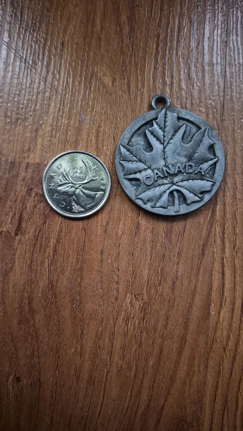 Canada maple leaf metal pendant - photo 3