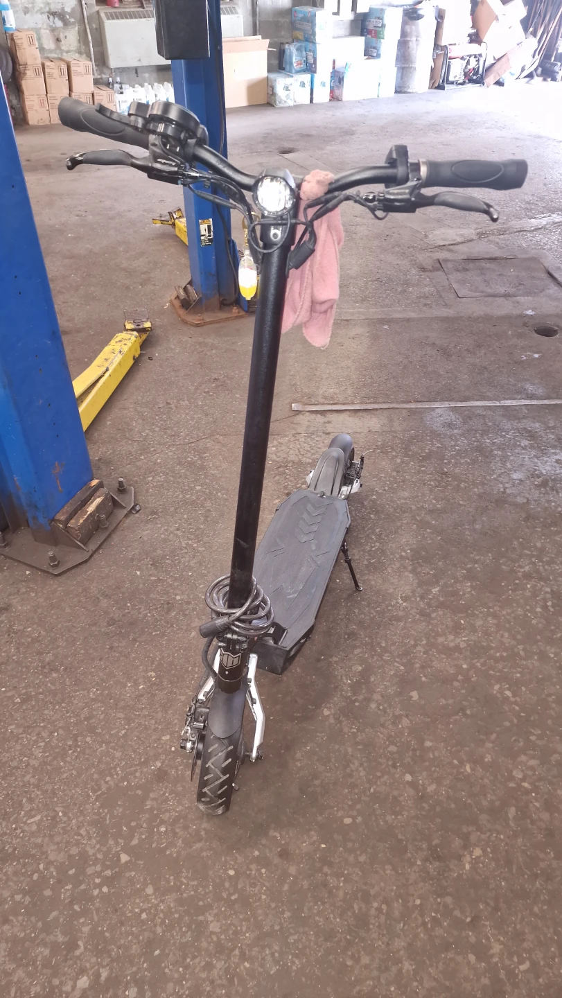 Kaabo Mantis 10 Electric Scooter - photo 2