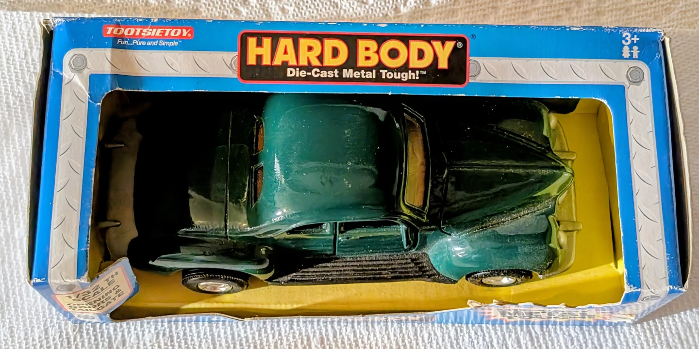 Vintage Tootsietoy Hard Body Die-Cast Metal Car - photo 2