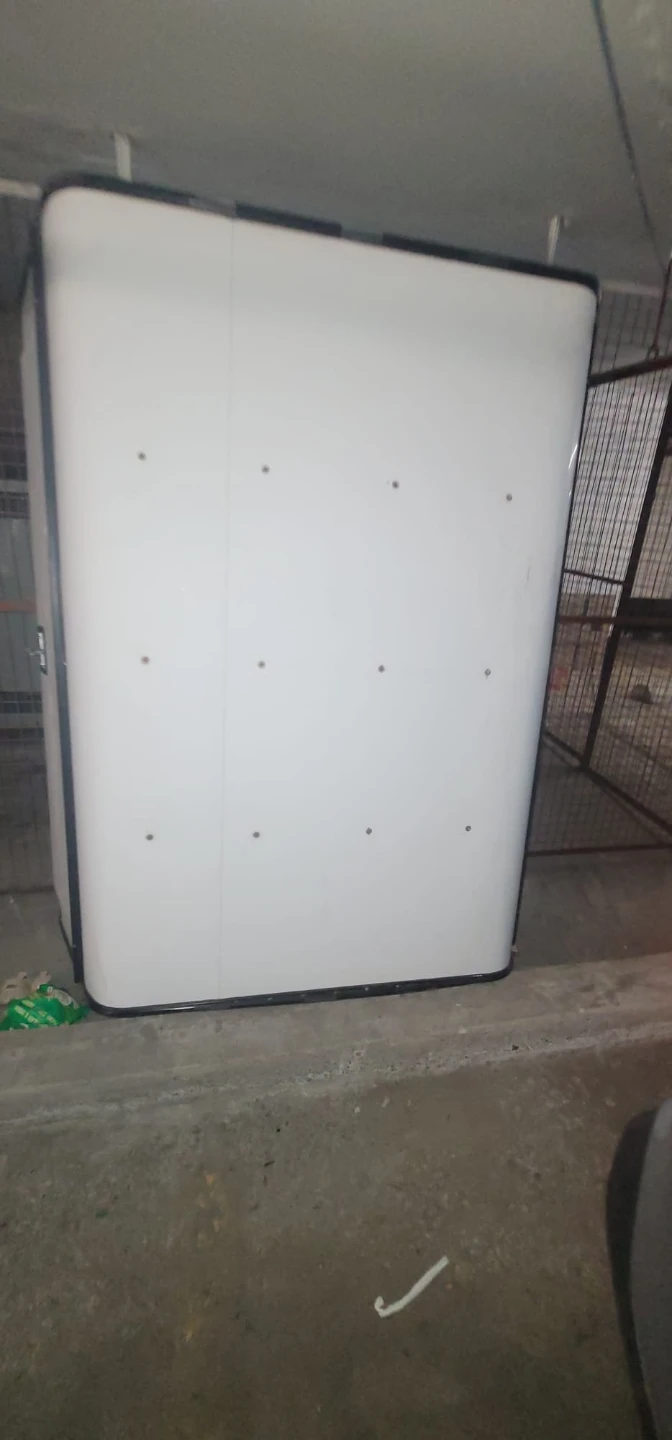 White A.R.E. pickup truck cap for an 8-foot truck box. - photo 4