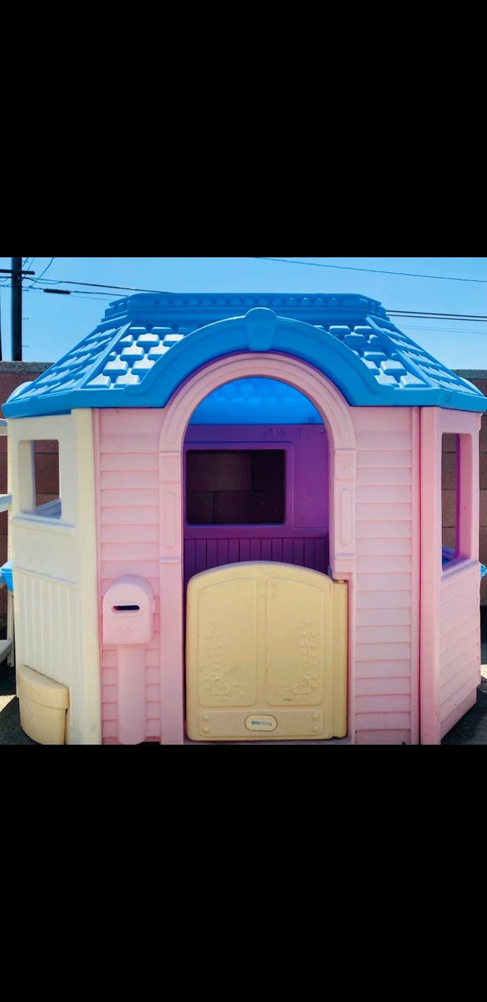 Little Tikes Victorian Cottage Playhouse