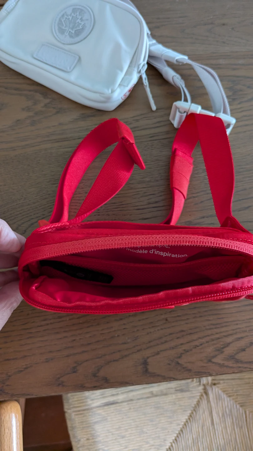 Lululemon Everywhere Belt Bag Canada Edition - photo 5
