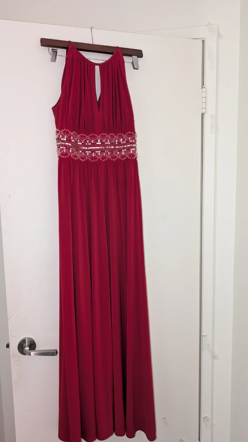 Red Sleeveless Evening Gown - photo 2
