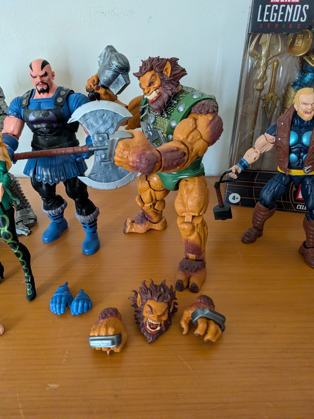 Pre-owned Marvel Legends Thor's Universe - photo 5
