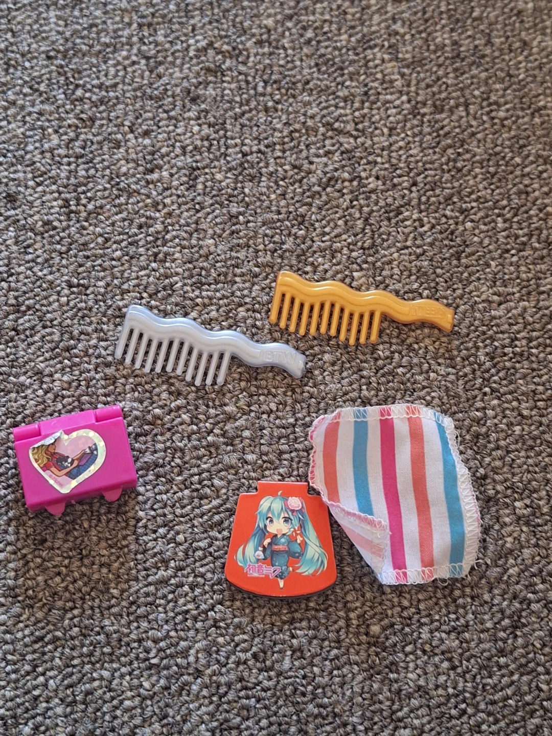 Assorted Miniature Toy Figures and Accessories - photo 3