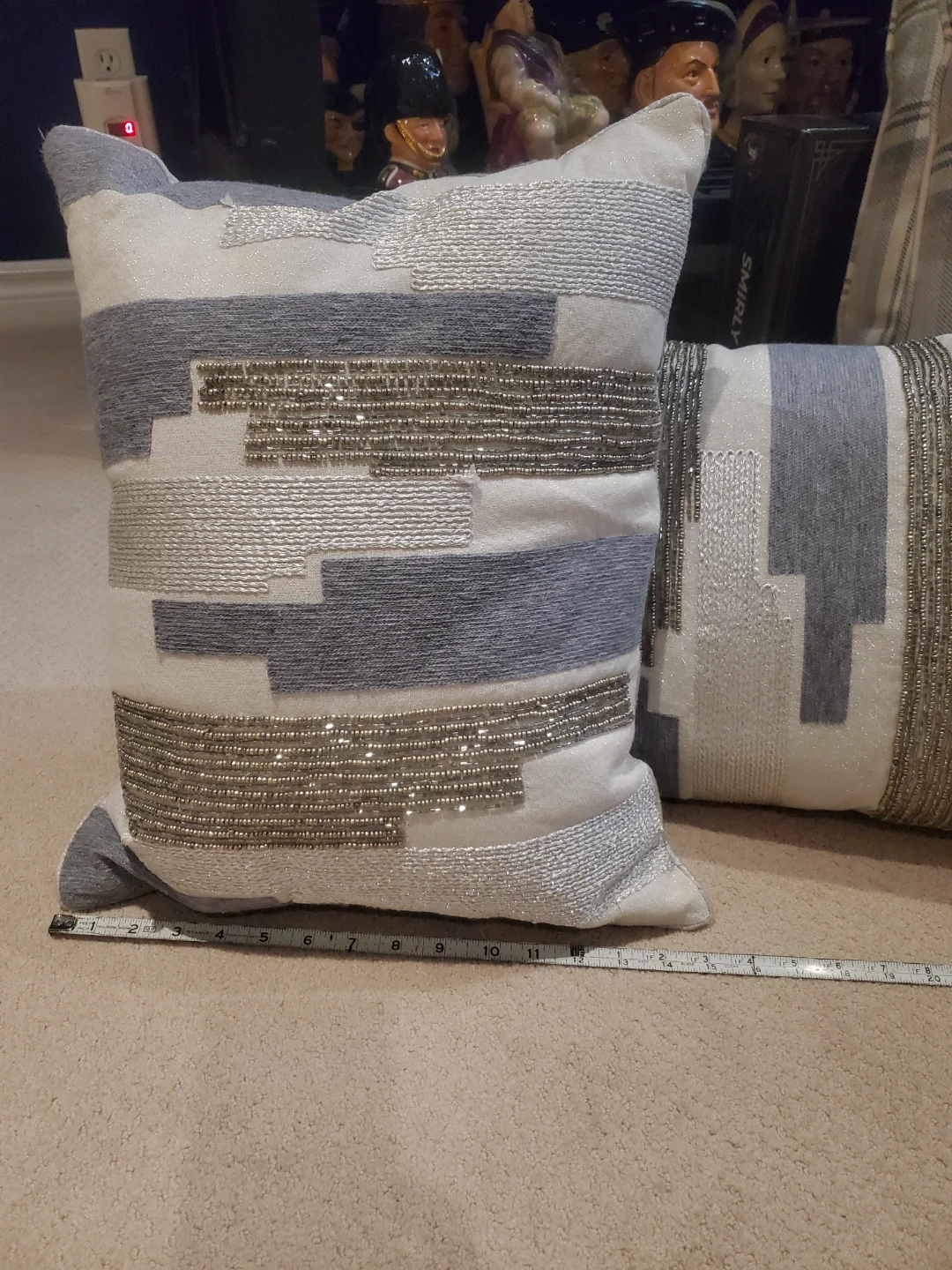 Set of two decorative throw pillows - photo 4
