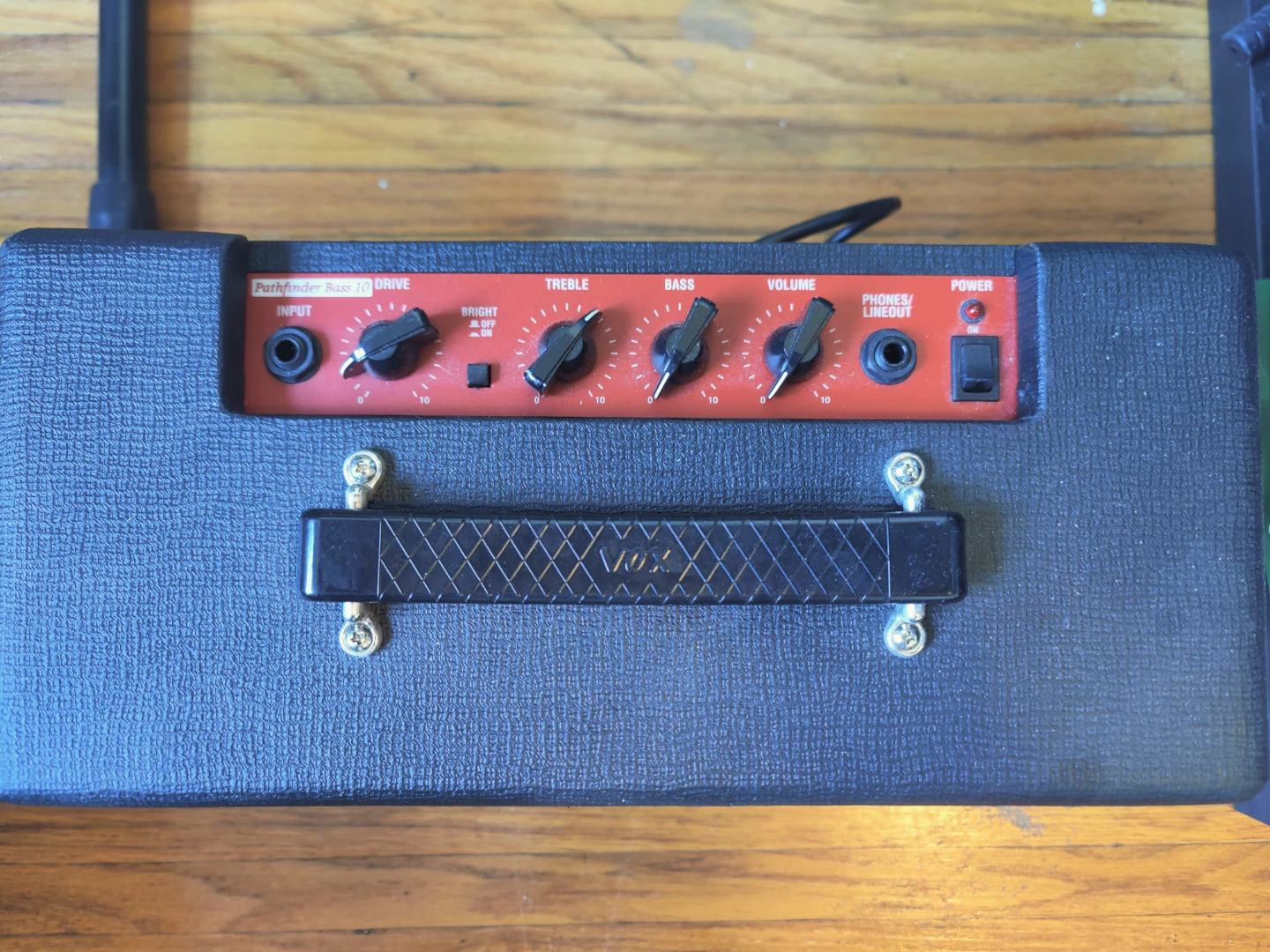 VOX V9106 Pathfinder Guitar Combo Amplifier, 10-Watt - photo 2