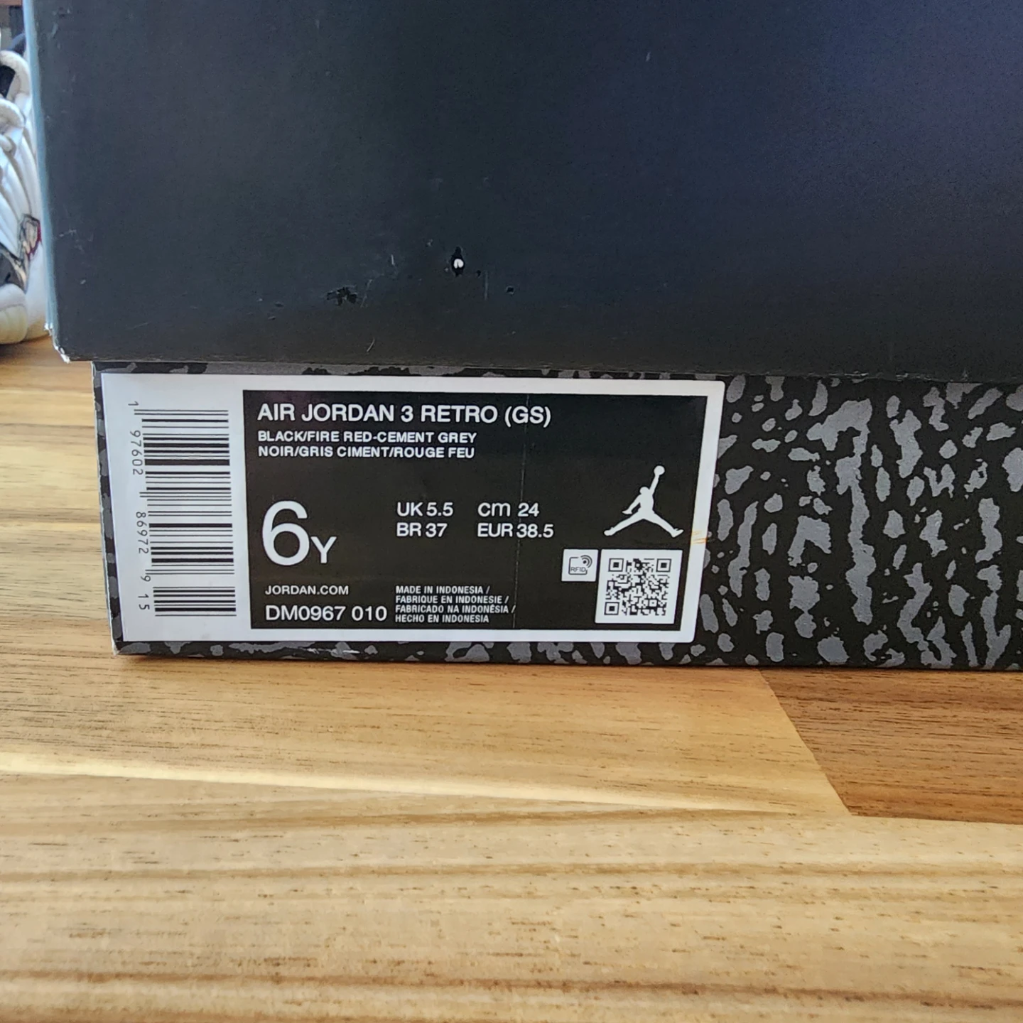 Air Jordan 3 Retro (GS) Black/Red - photo 4
