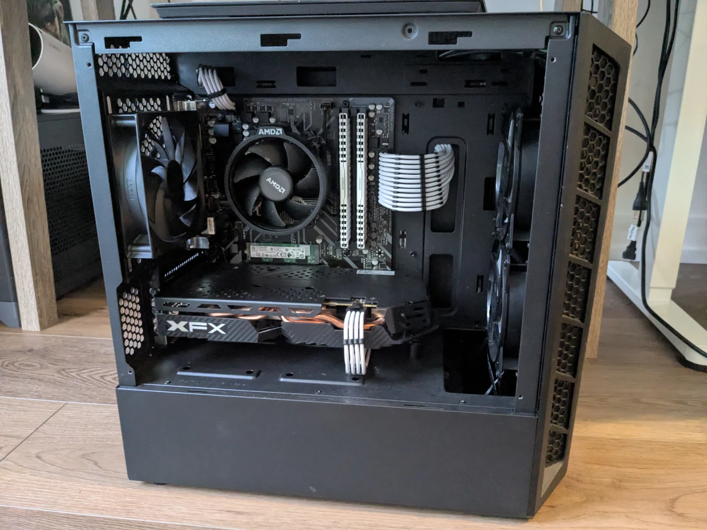 Custom Gaming PC with AMD Ryzen 5 3600 - photo 2