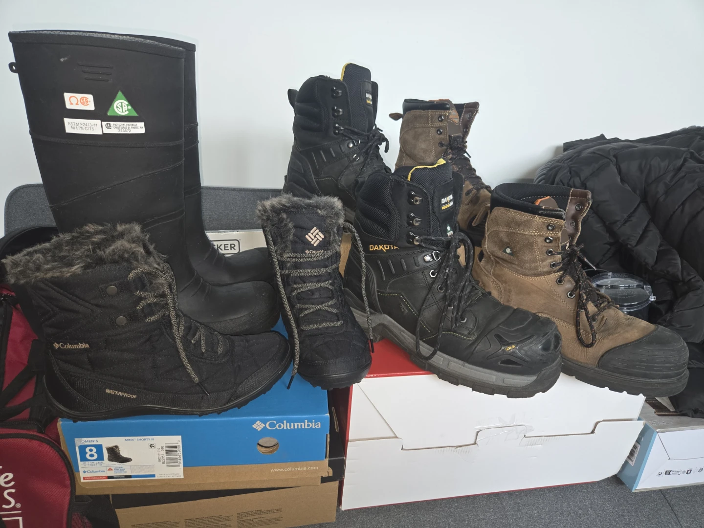 Winter Boots & Work Boots – Various Styles and Sizes.