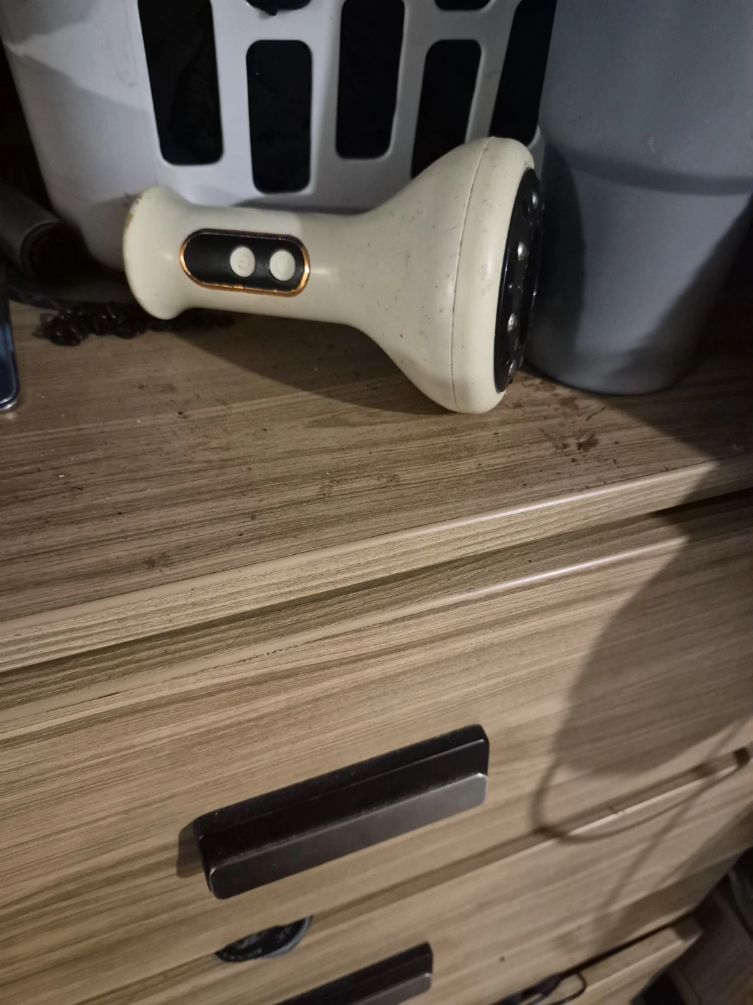 White Electric Fabric Shaver