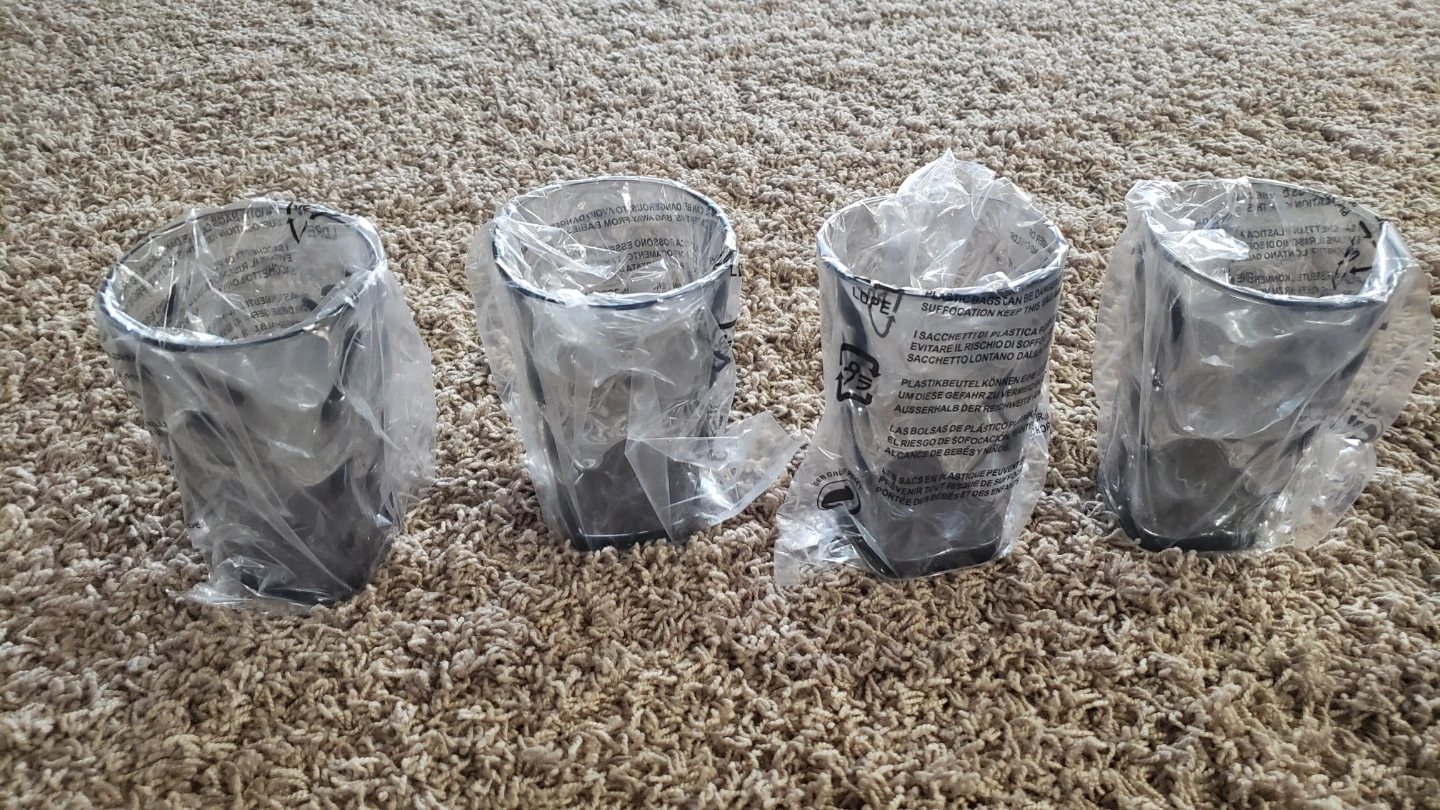Acrylic Pitcher and Tumbler 5-Piece Set New. - photo 3