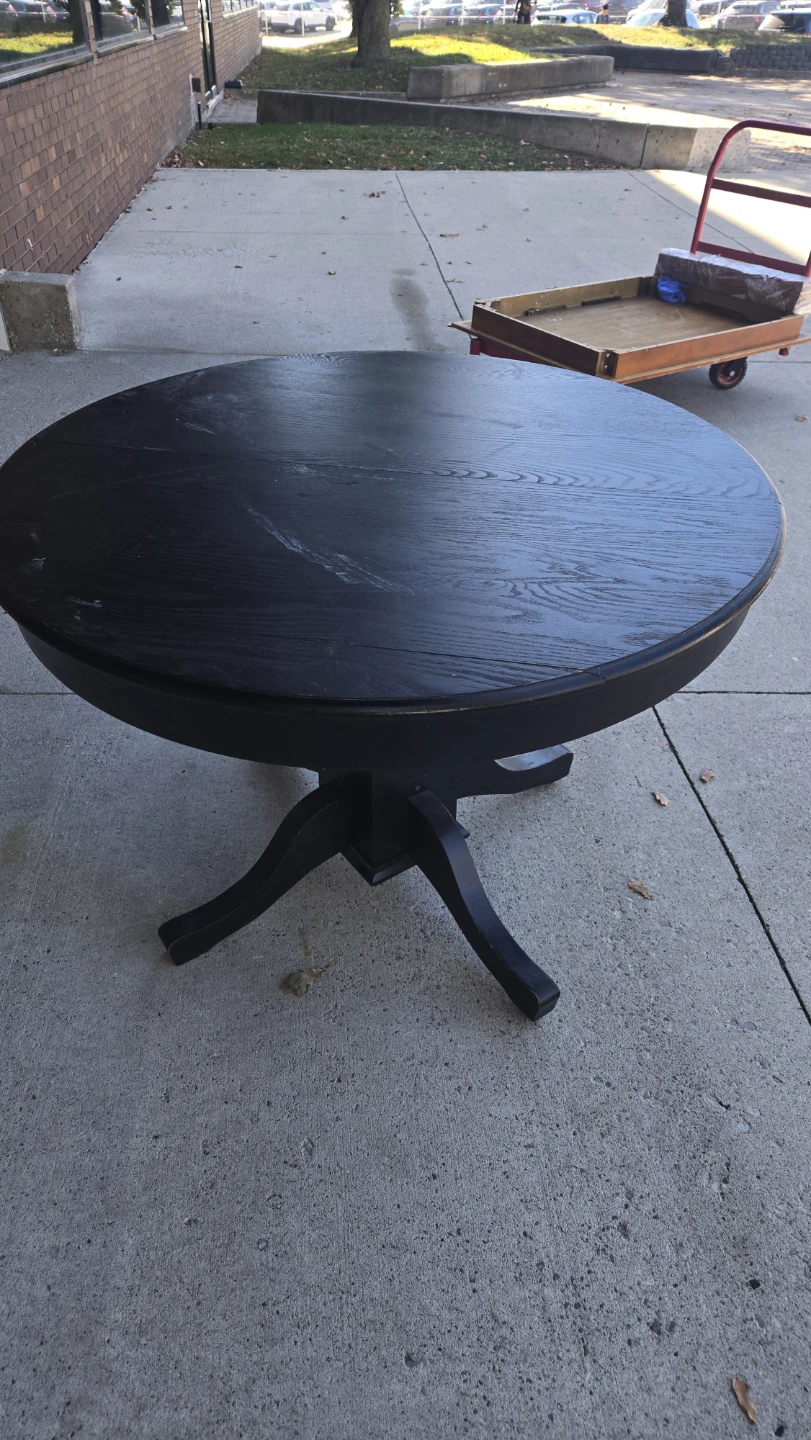 Black Round Pedestal Dining Table