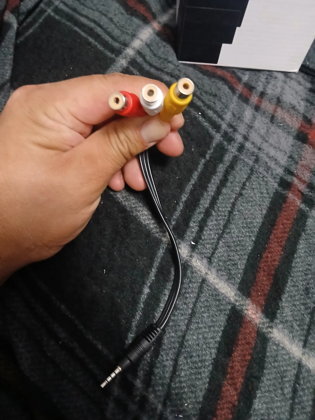 3.5mm to 3 RCA AV Composite Cable - photo 2