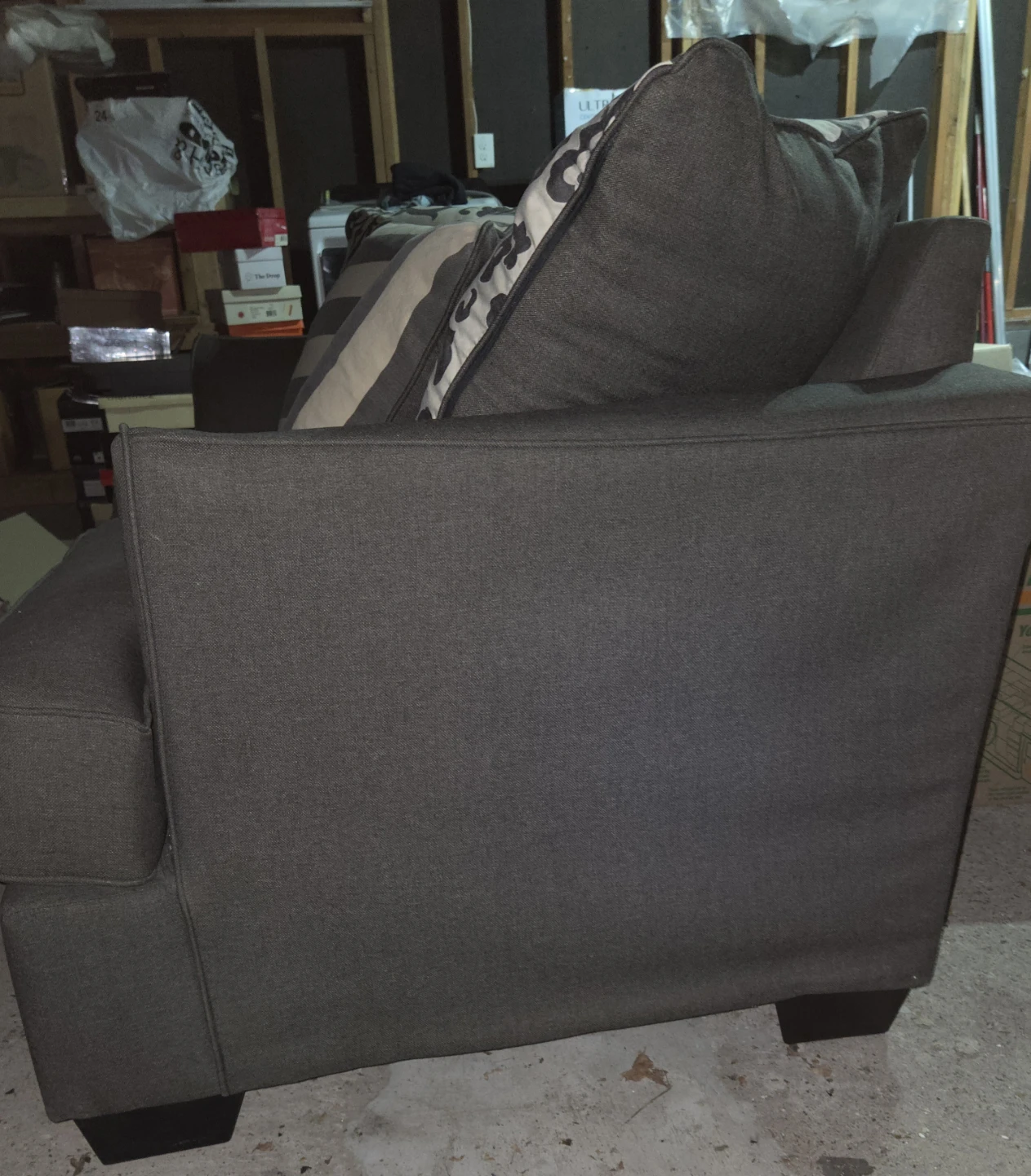 Levon Charcoal Loveseat - photo 4