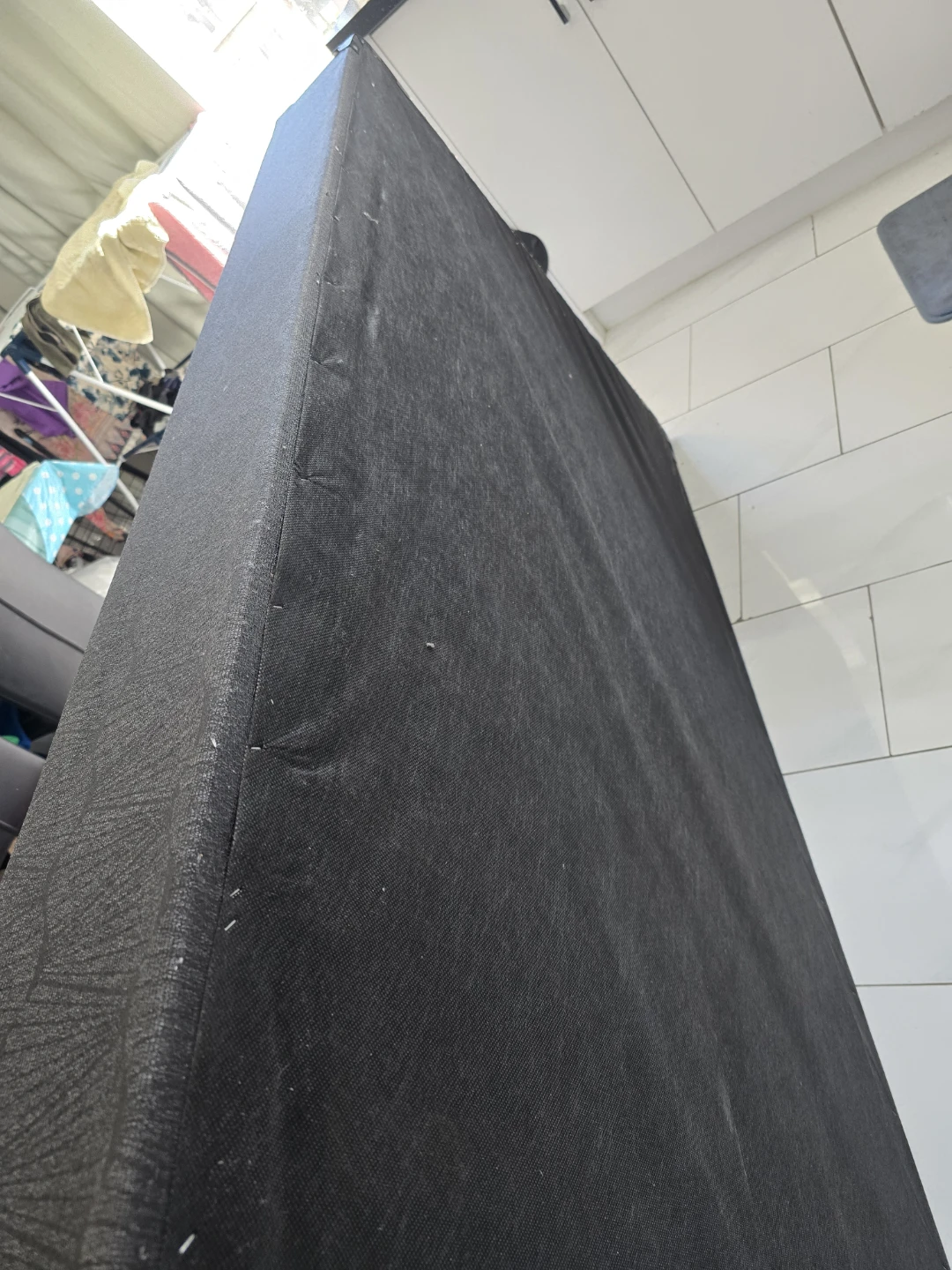 King size bedframe / mattress box