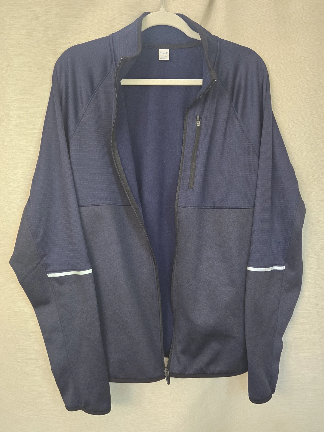 Large Men's Zip Jacket. Navy colour. Old Navy Active Wear. EUC. - photo 2