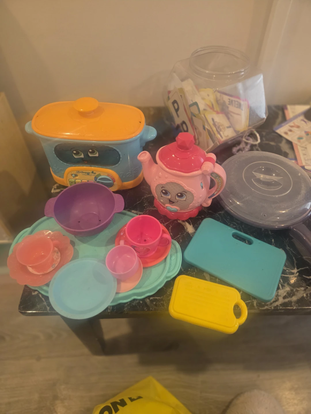 KidKraft Play Kitchen with Little Tikes Fridge & Accessories - photo 4