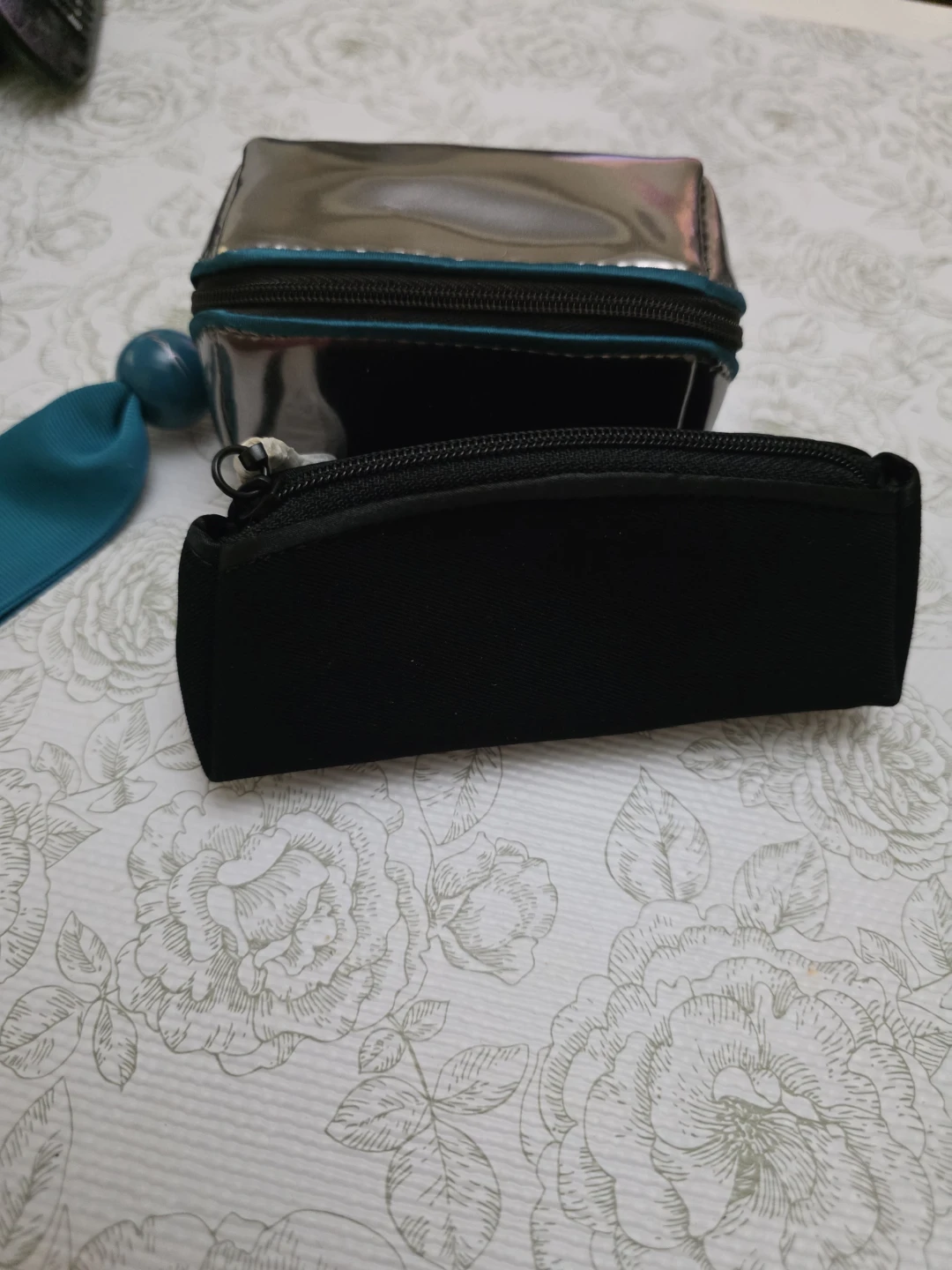 Assorted Clinique and MAC Cosmetic Bags - photo 4