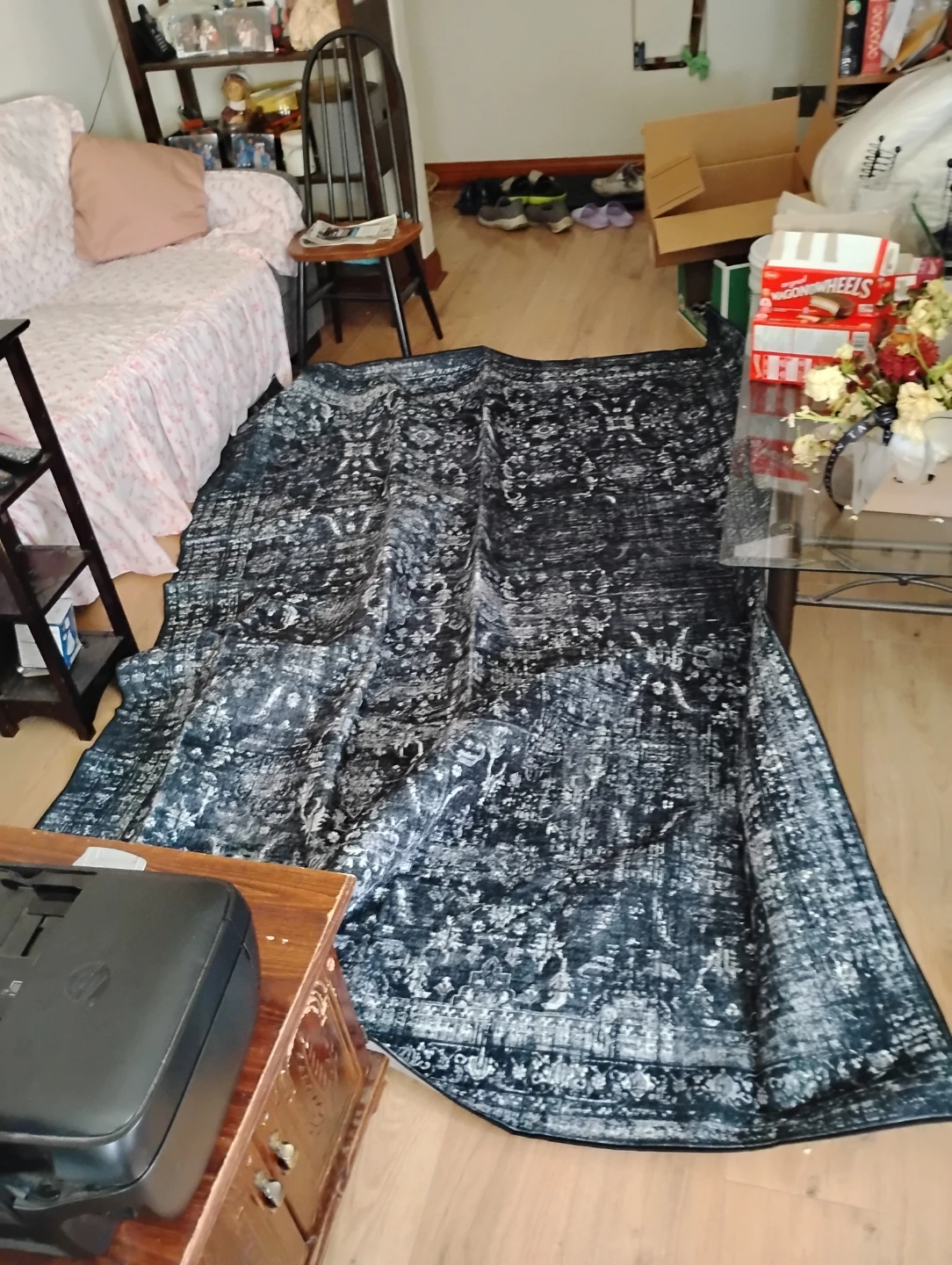 Black and white traditional area rug
