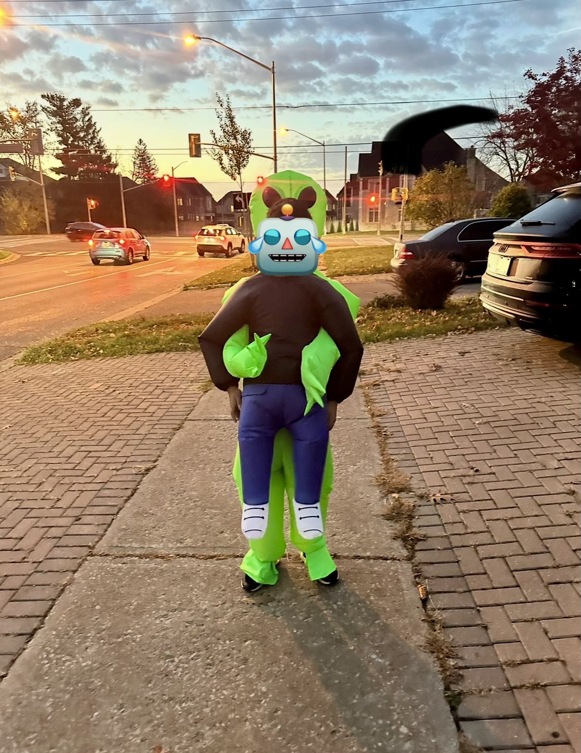 Halloween costume! Inflatable Alien! Age 6-12 - photo 3