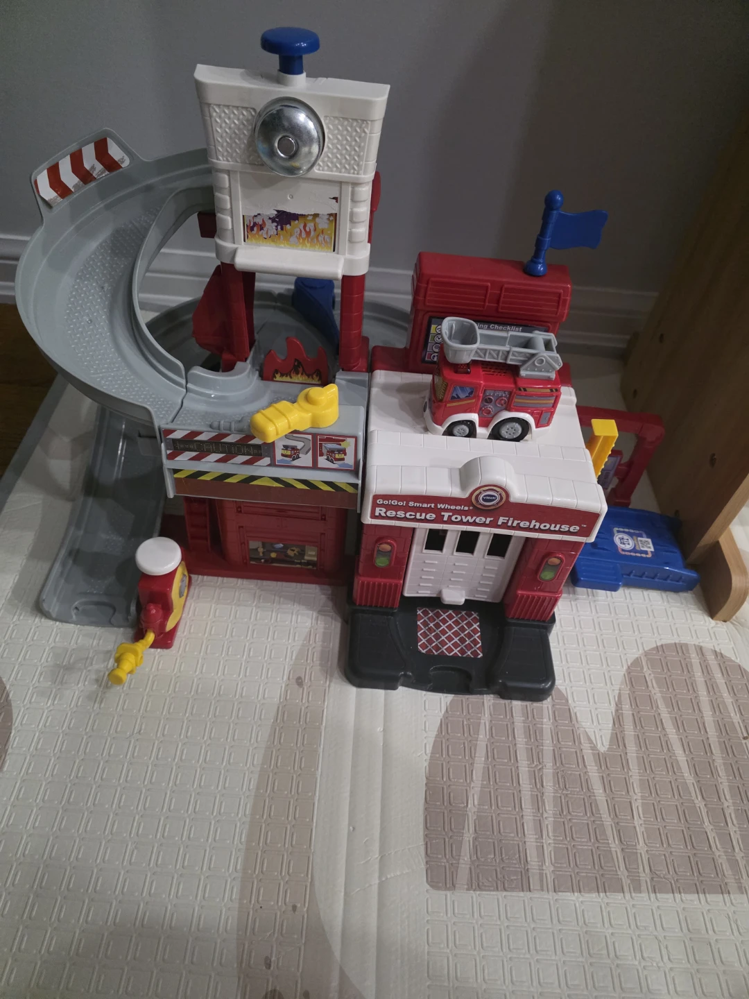 VTech Go! Go! Smart Wheels Rescue Tower Firehouse