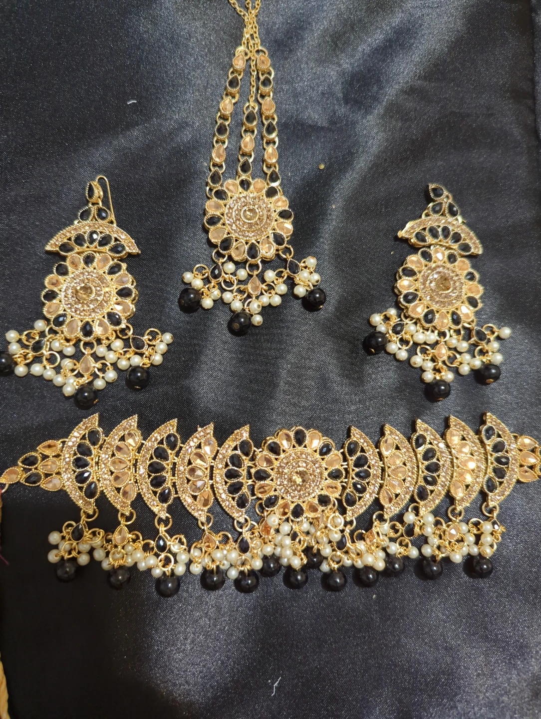 Gold-Tone Statement Jewellery Set with Black Beads - photo 4