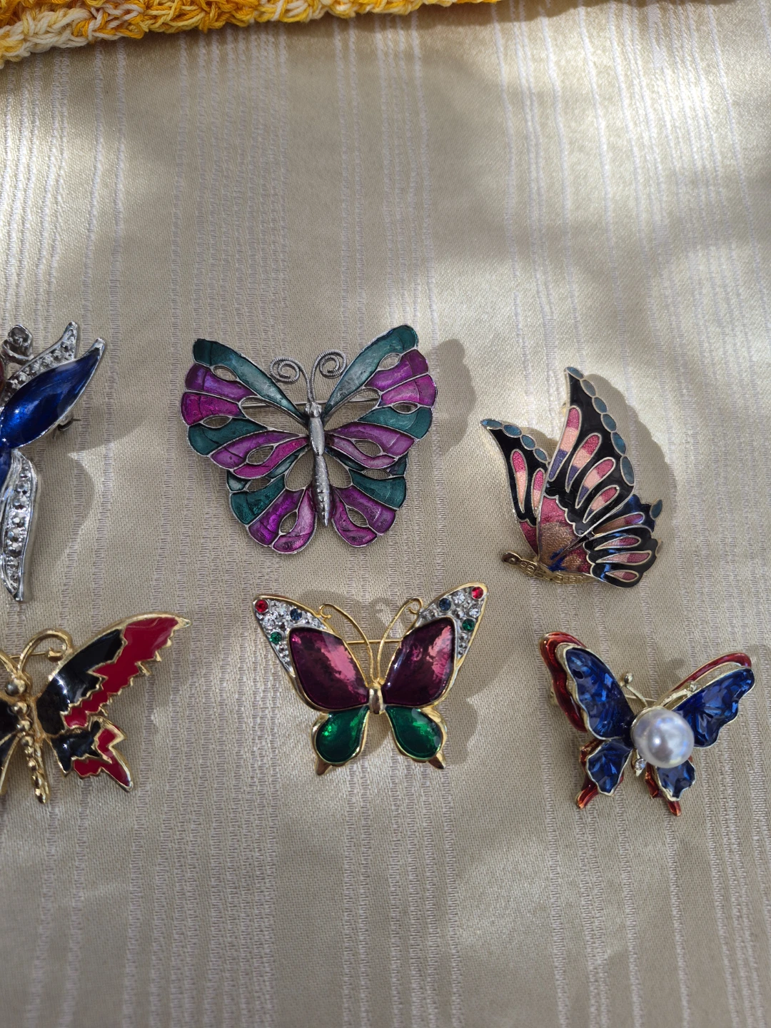 Beautiful 1 1/2"  - 2" Butterfly Fashion Broochs - photo 4