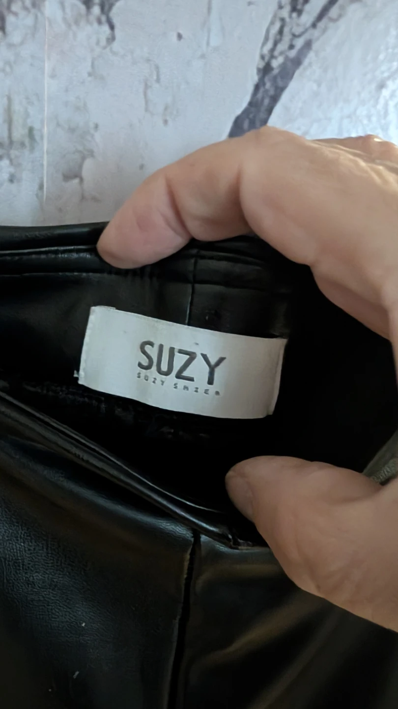 Suzy Shier black faux leather pants - photo 3