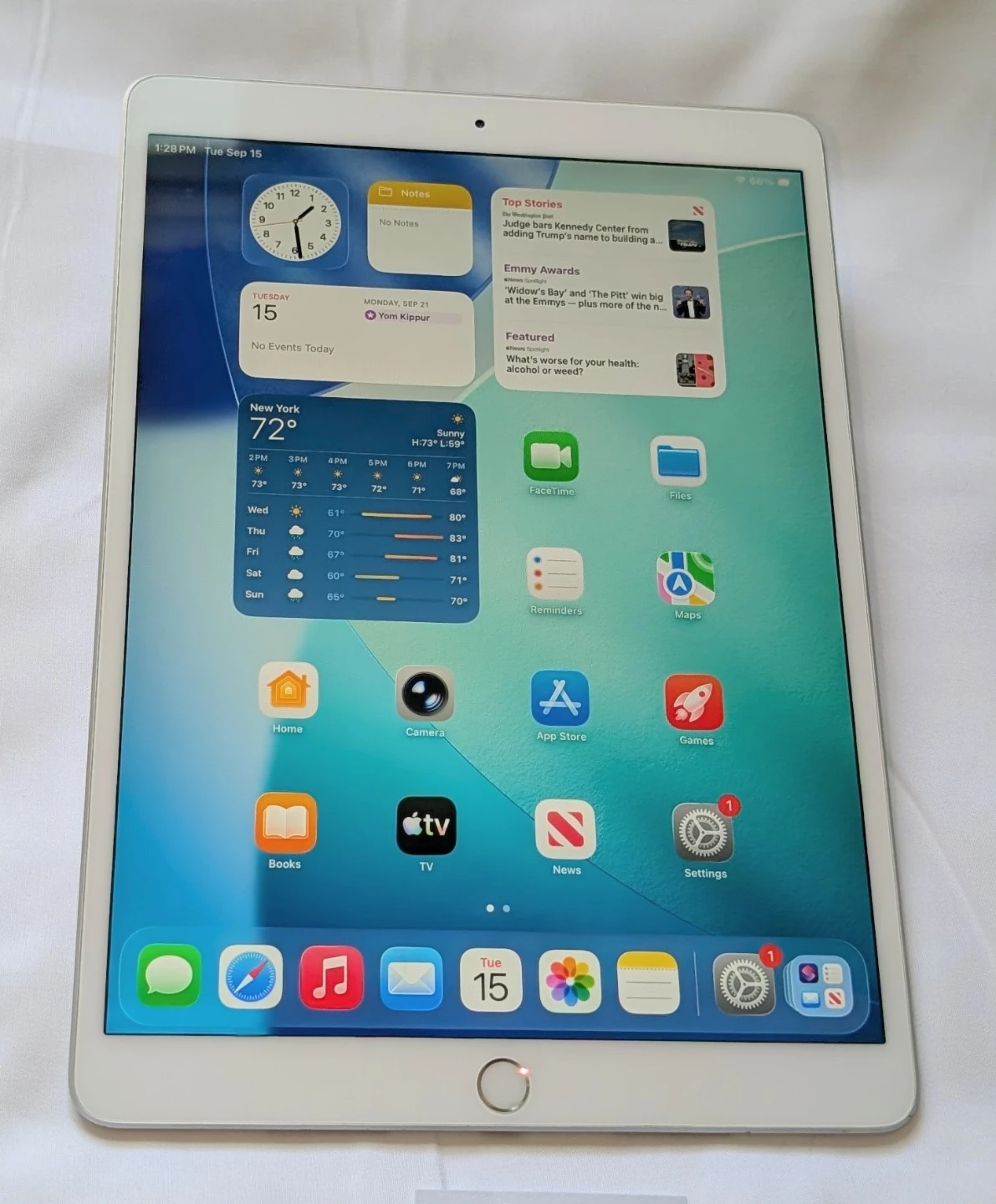 Very Nice APPLE iPad AIR 3 64GB WIFI 10.5 inch