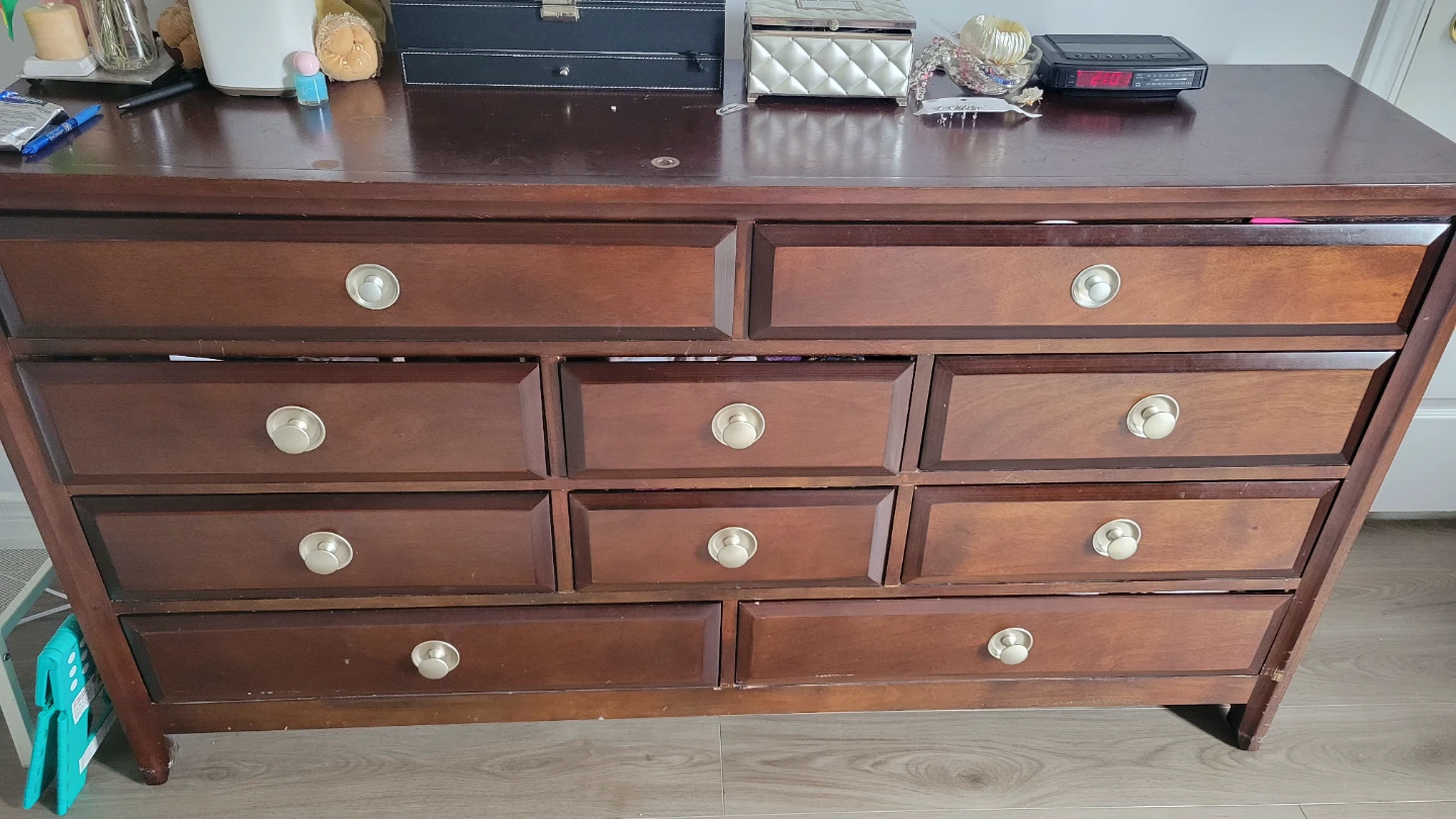 Queen Bedroom Set – 10-Drawer Dresser + Nightstands - photo 2