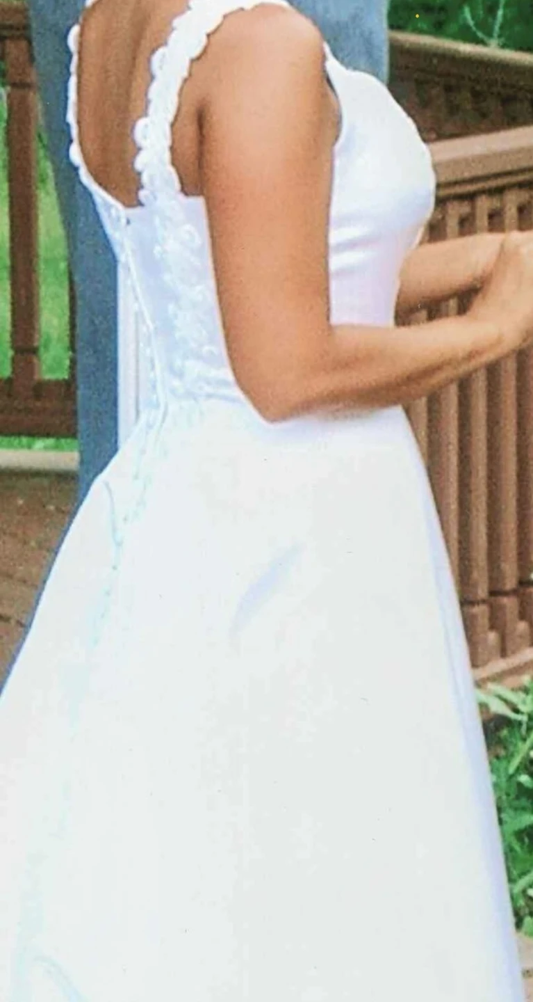 White V-Neck Wedding Dress - photo 3