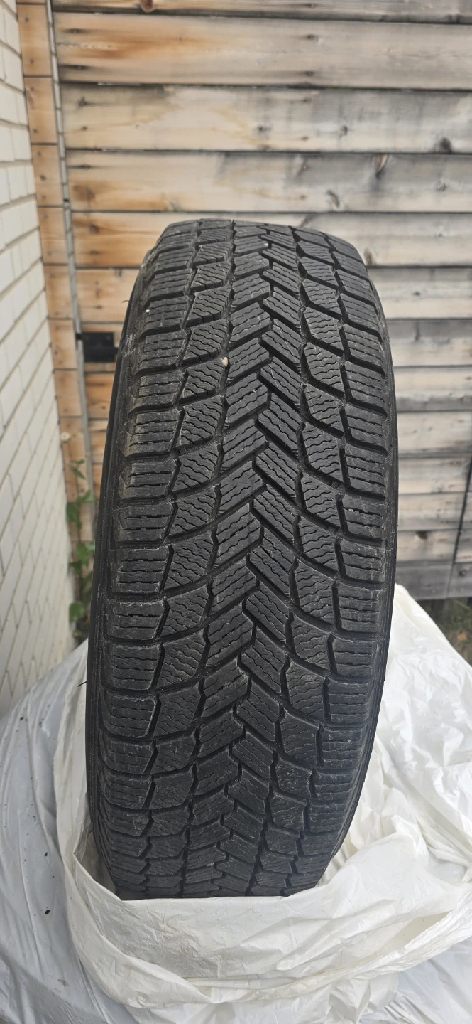 Michelin X-Ice Snow SUV Tire 235/70 R16