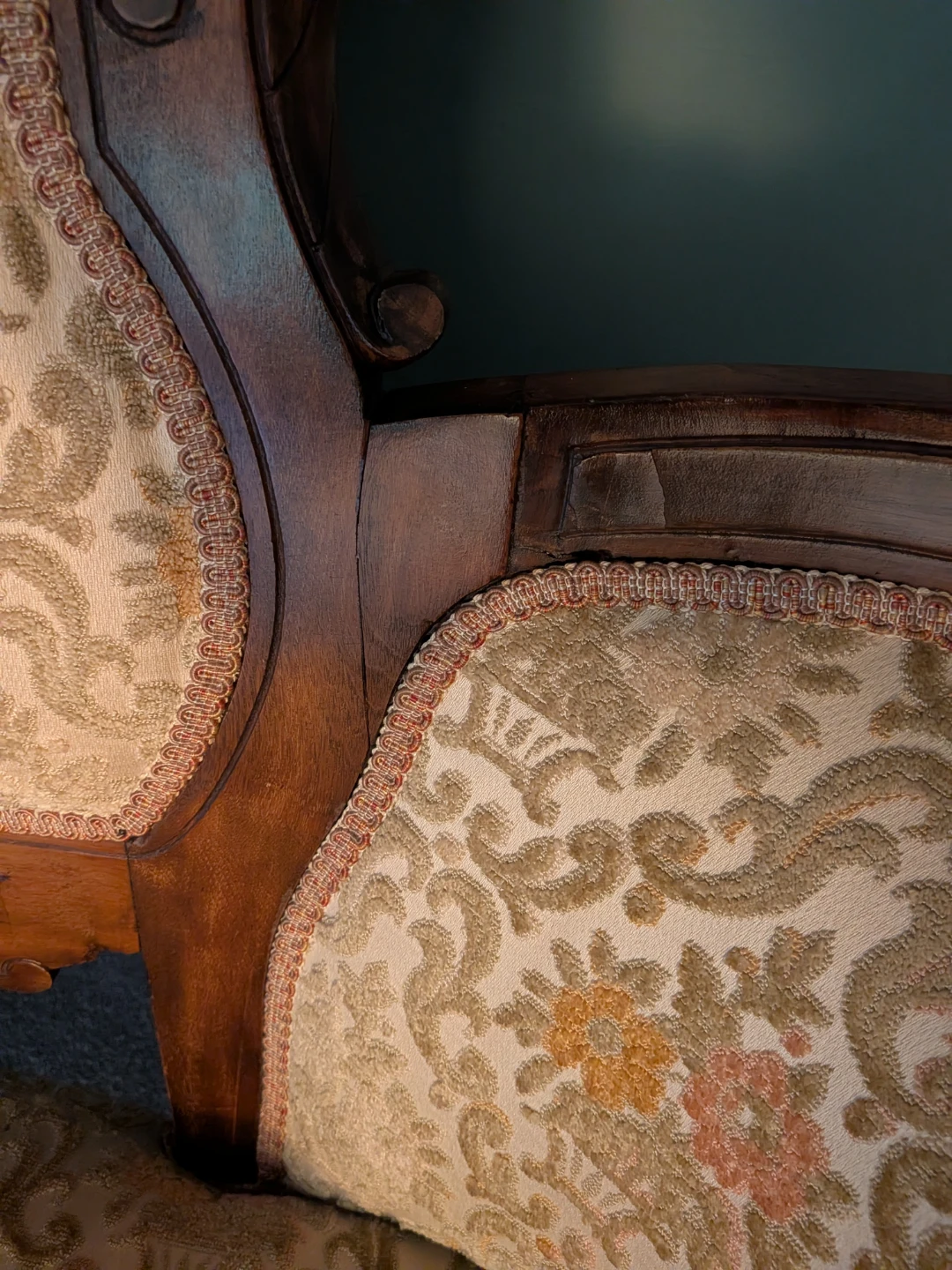 Vintage Victorian-Style Settee Loveseat - photo 2