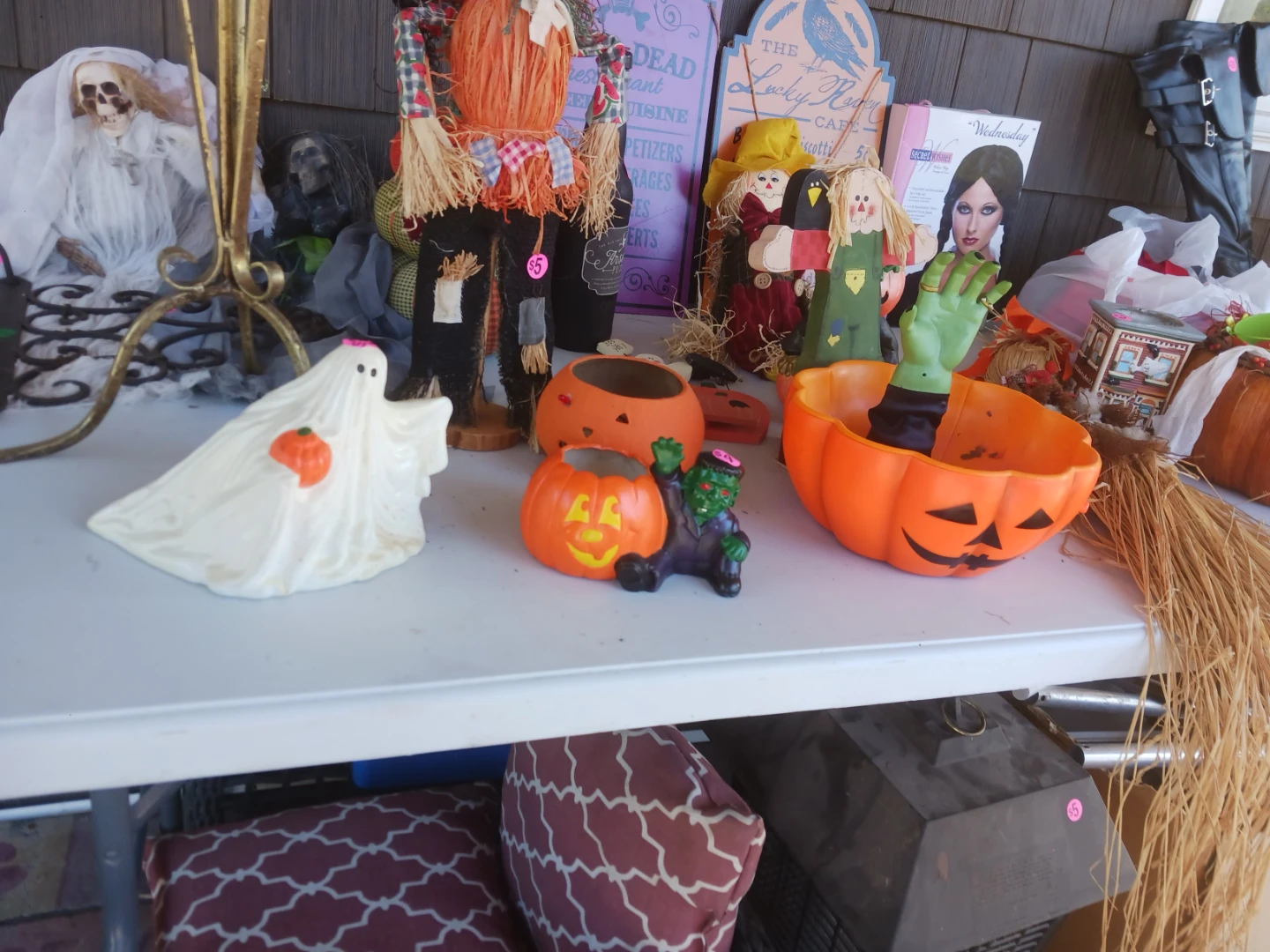 Lots of Halloween stuff. - photo 5