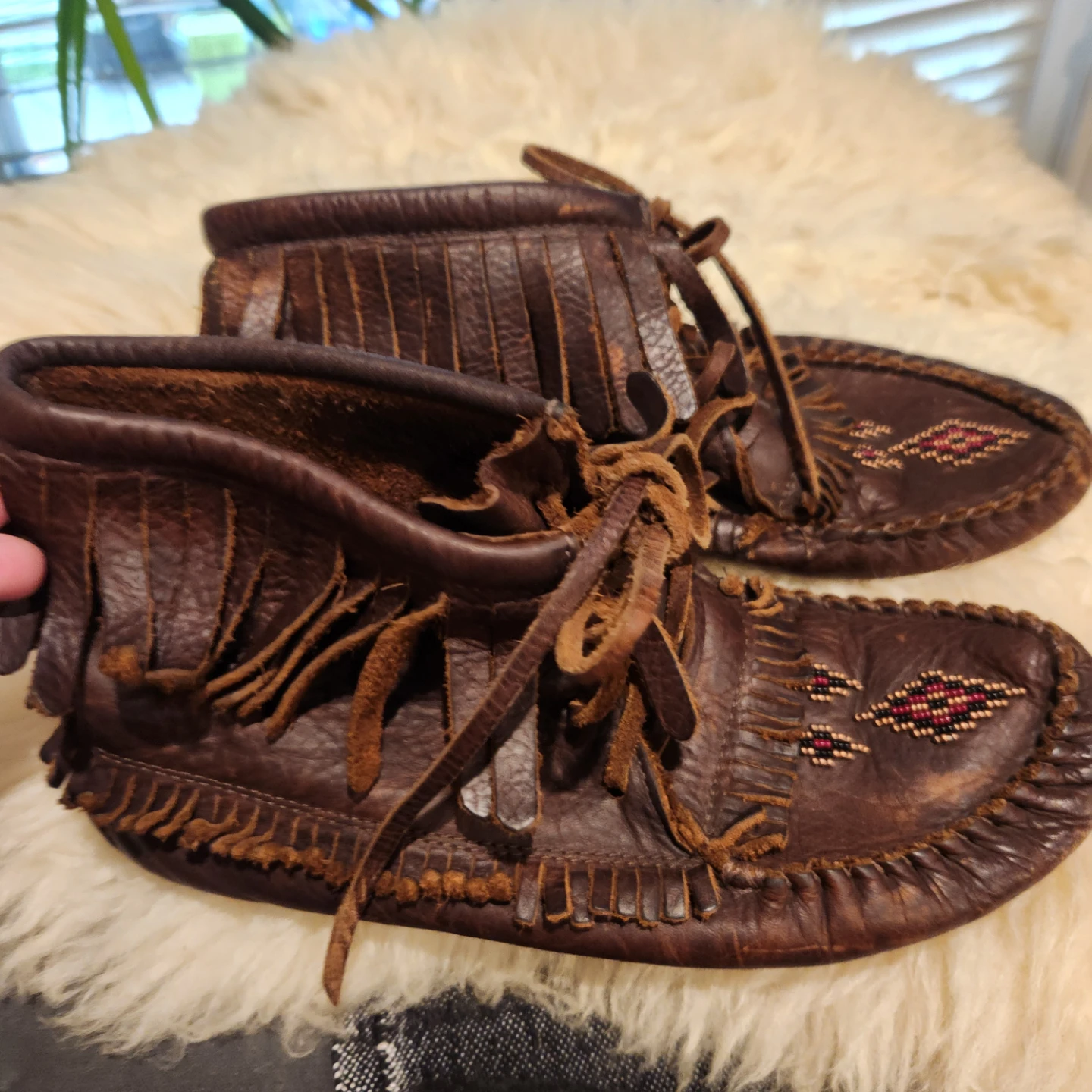 Manitobah mucklucks Leather Fringe Moccasins - photo 4