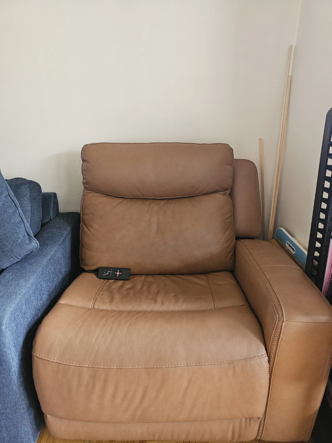 Leons' Tan Leather Power Reclining Massage Chair - photo 2
