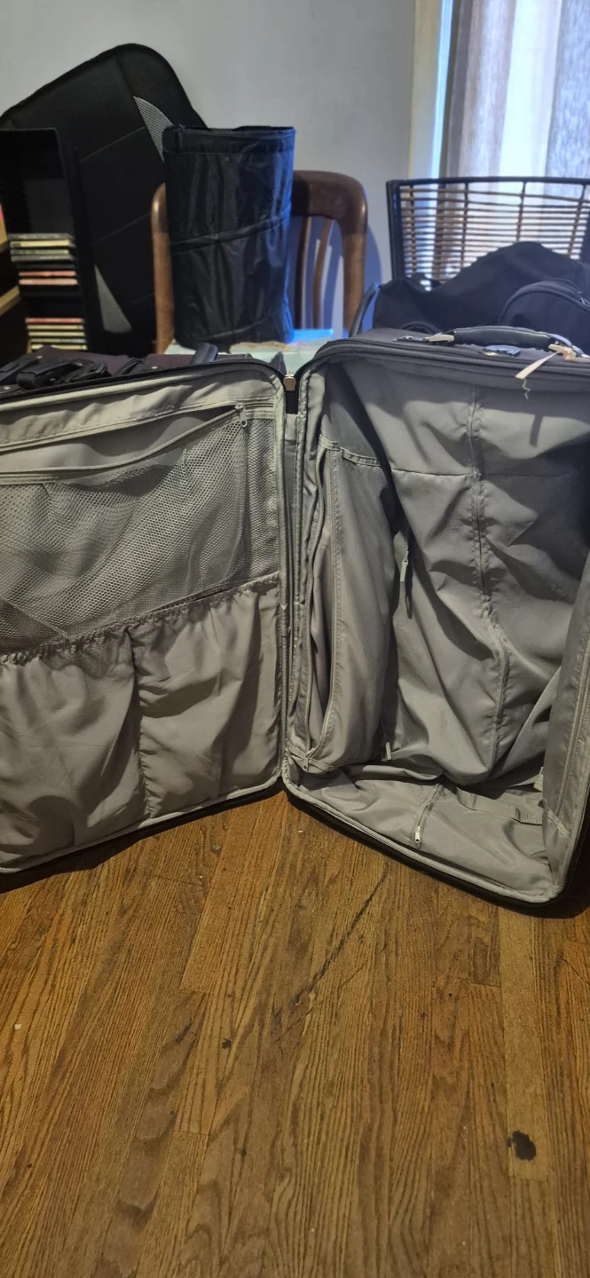First Class lite Black Suitcase - photo 2