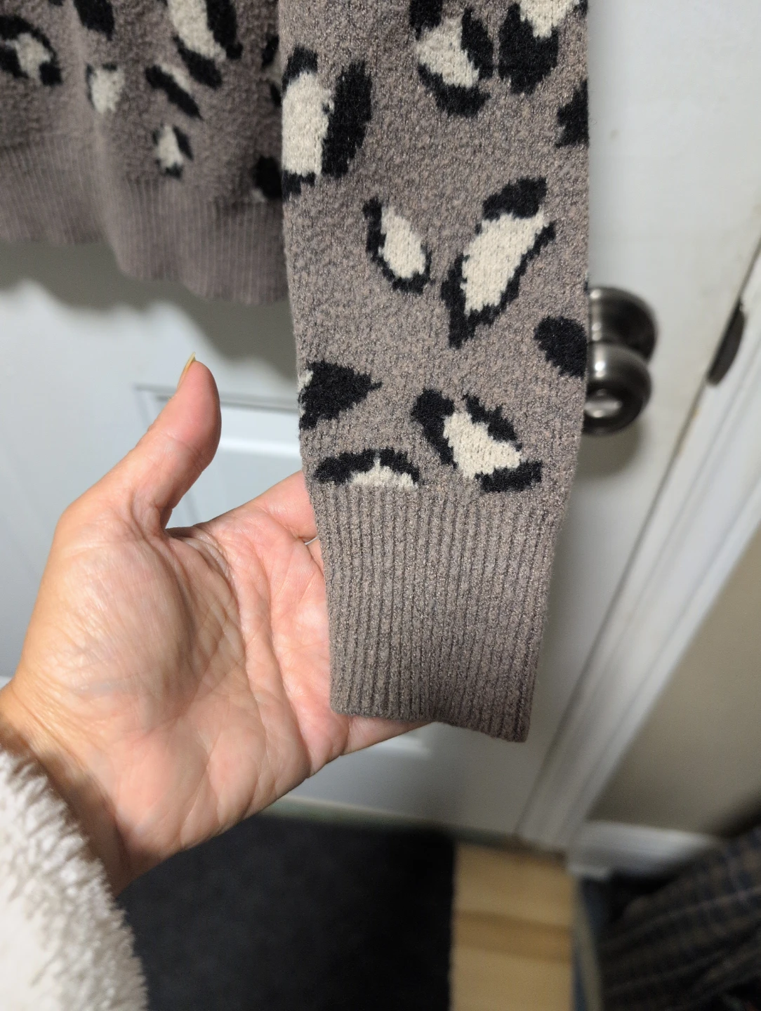 Active USA Leopard Print Sweater - photo 3