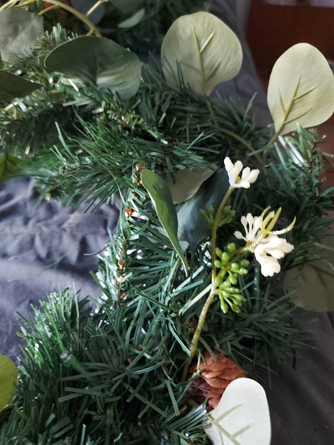 Battery-Operated Lighted Decorative Garland - photo 2