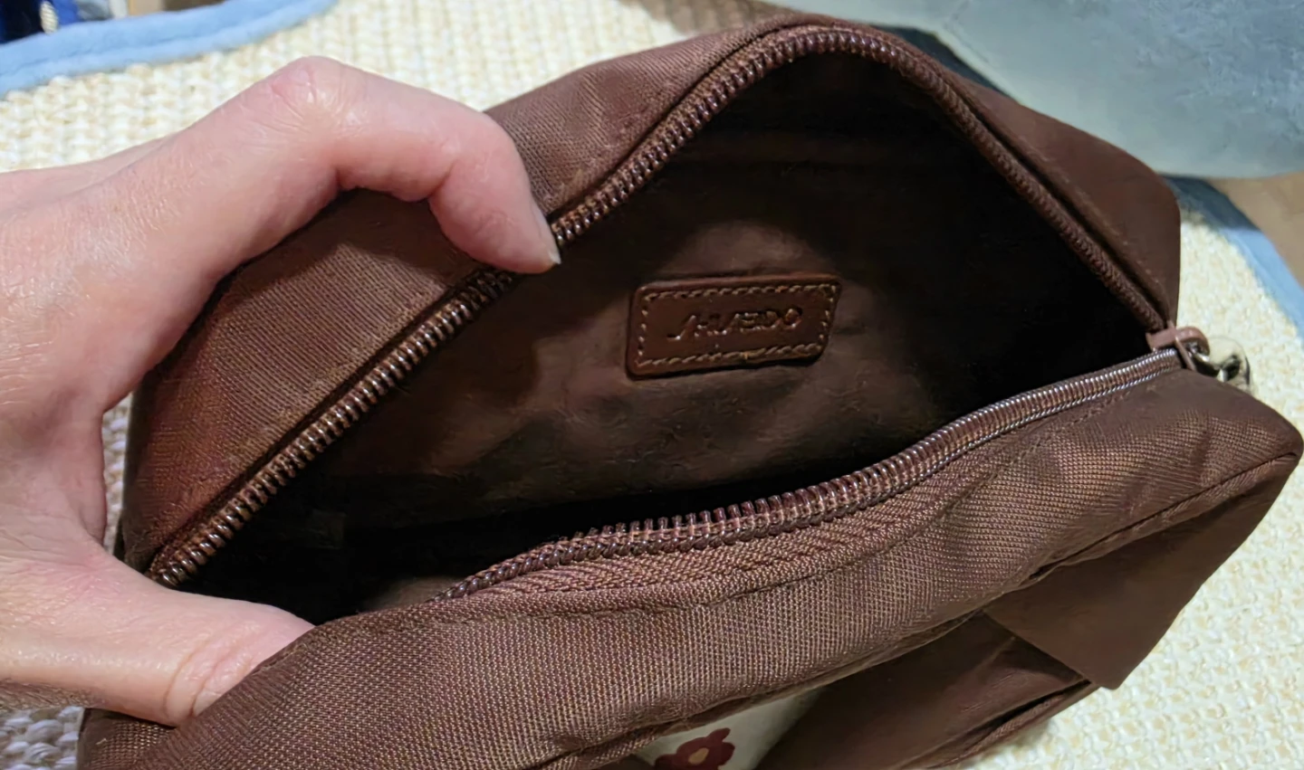 Shiseido Brown Cosmetic Pouch 7 x 4 x 2 - photo 2