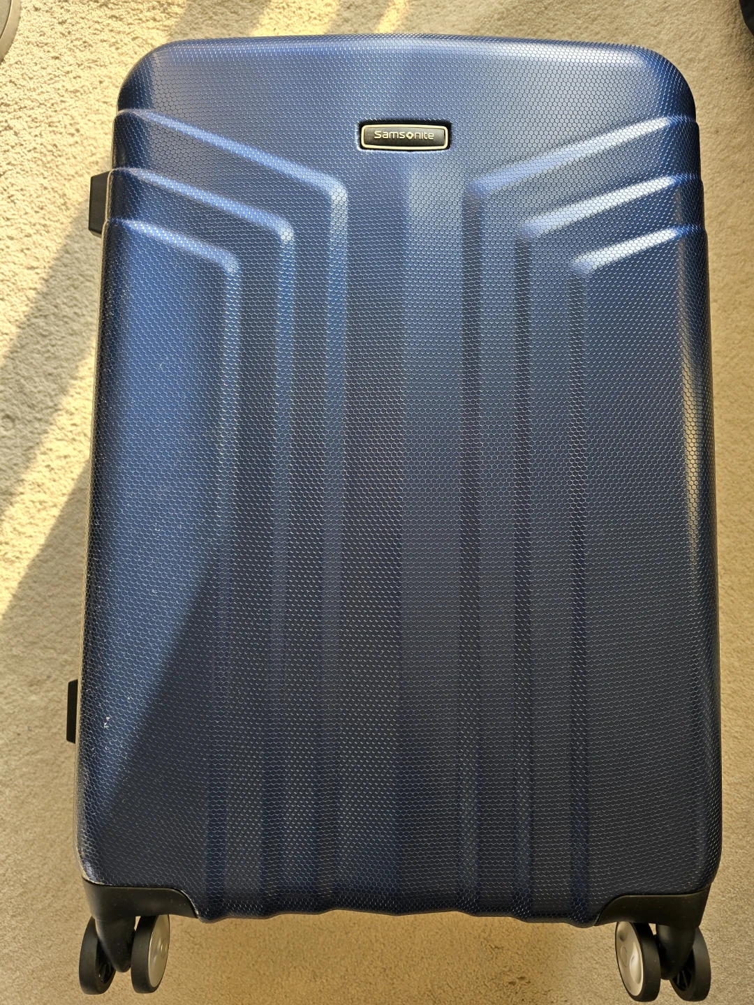 Samsonite Symphony DLX 26.5" 4-Wheeled Suitcase-Navy