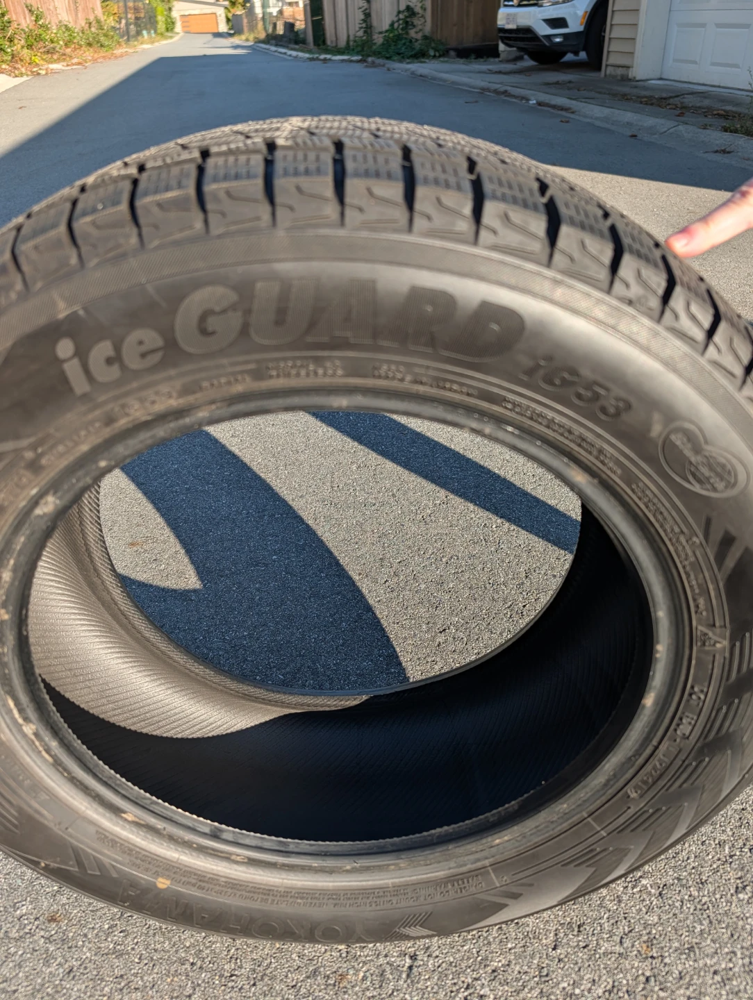 Yokohama iceGUARD iG53 Winter Tire 215/55R16 - photo 2