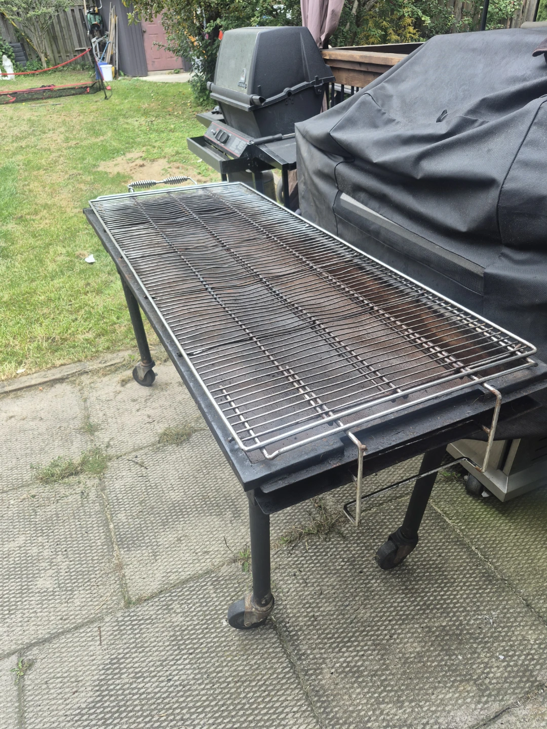 Crown Verity Mobile Charcoal Grill - photo 3