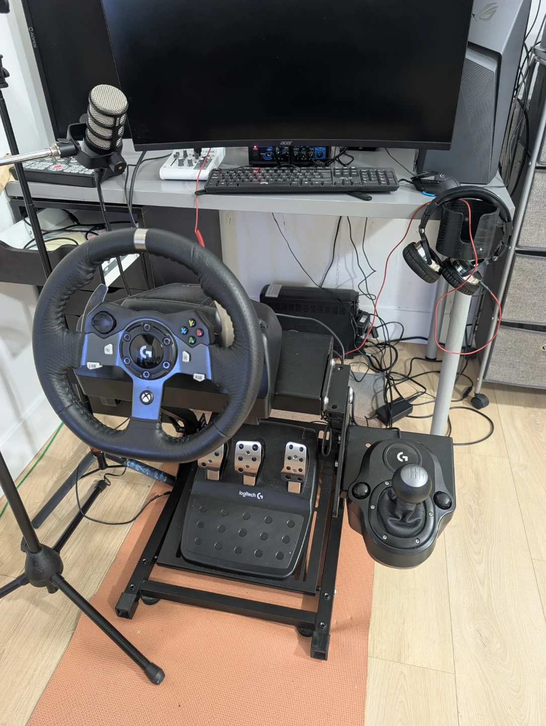 Logitech G920 Racing Wheel with Pedals and Shifter