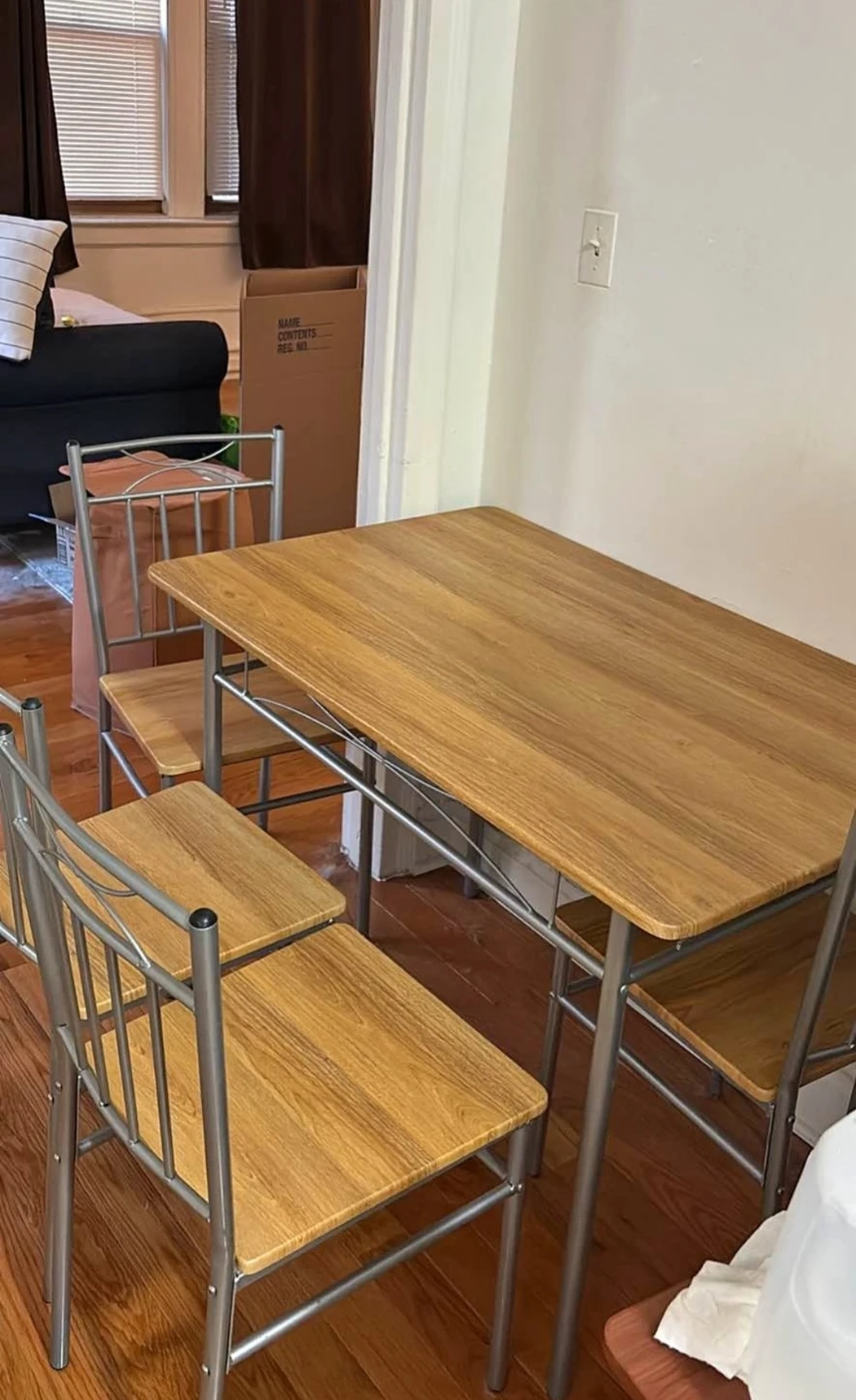Free Like new Wood Dining table W 4 chairs Delivery availabe