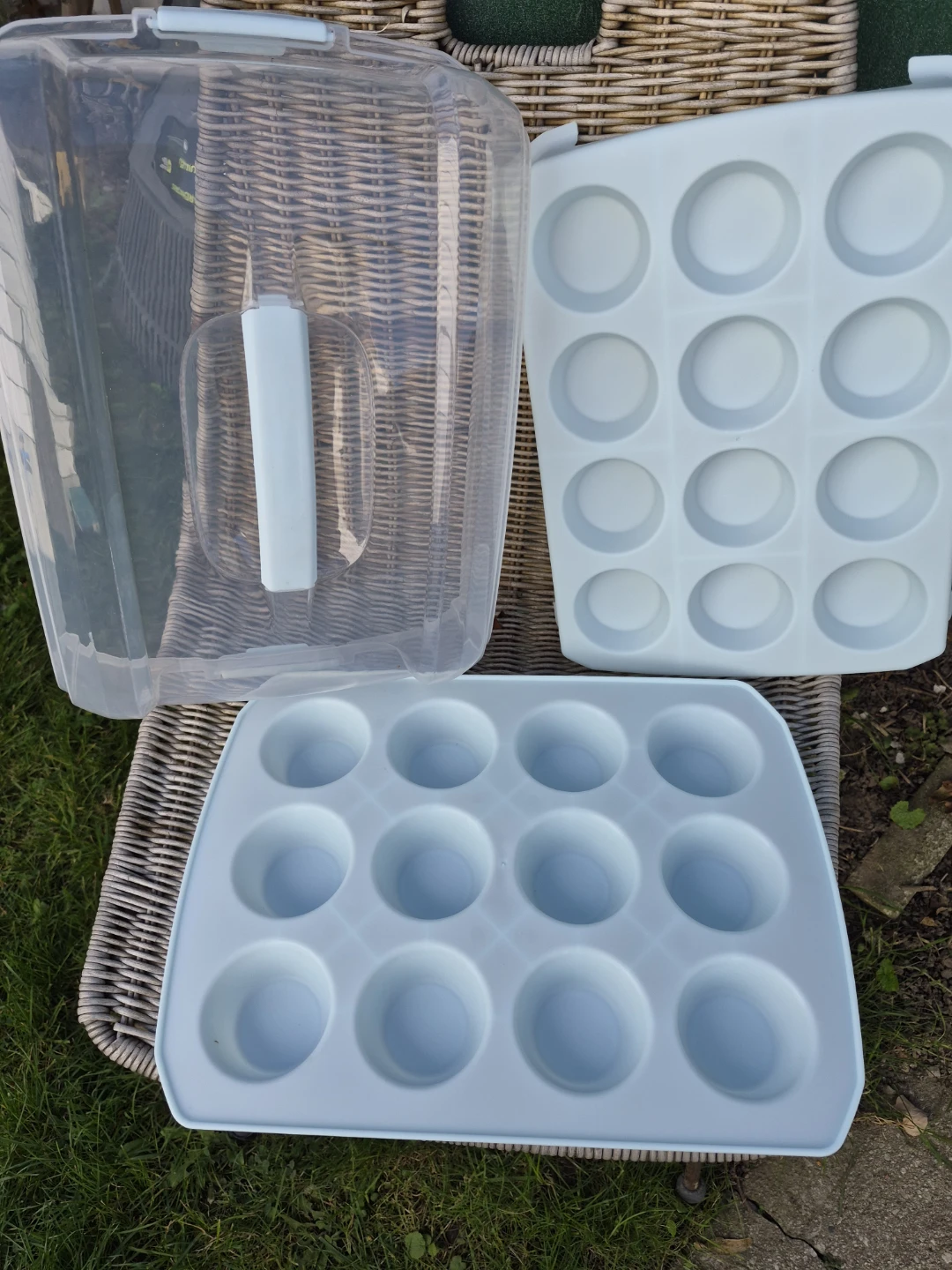 Cupcake Carrier with 24 Slot Trays